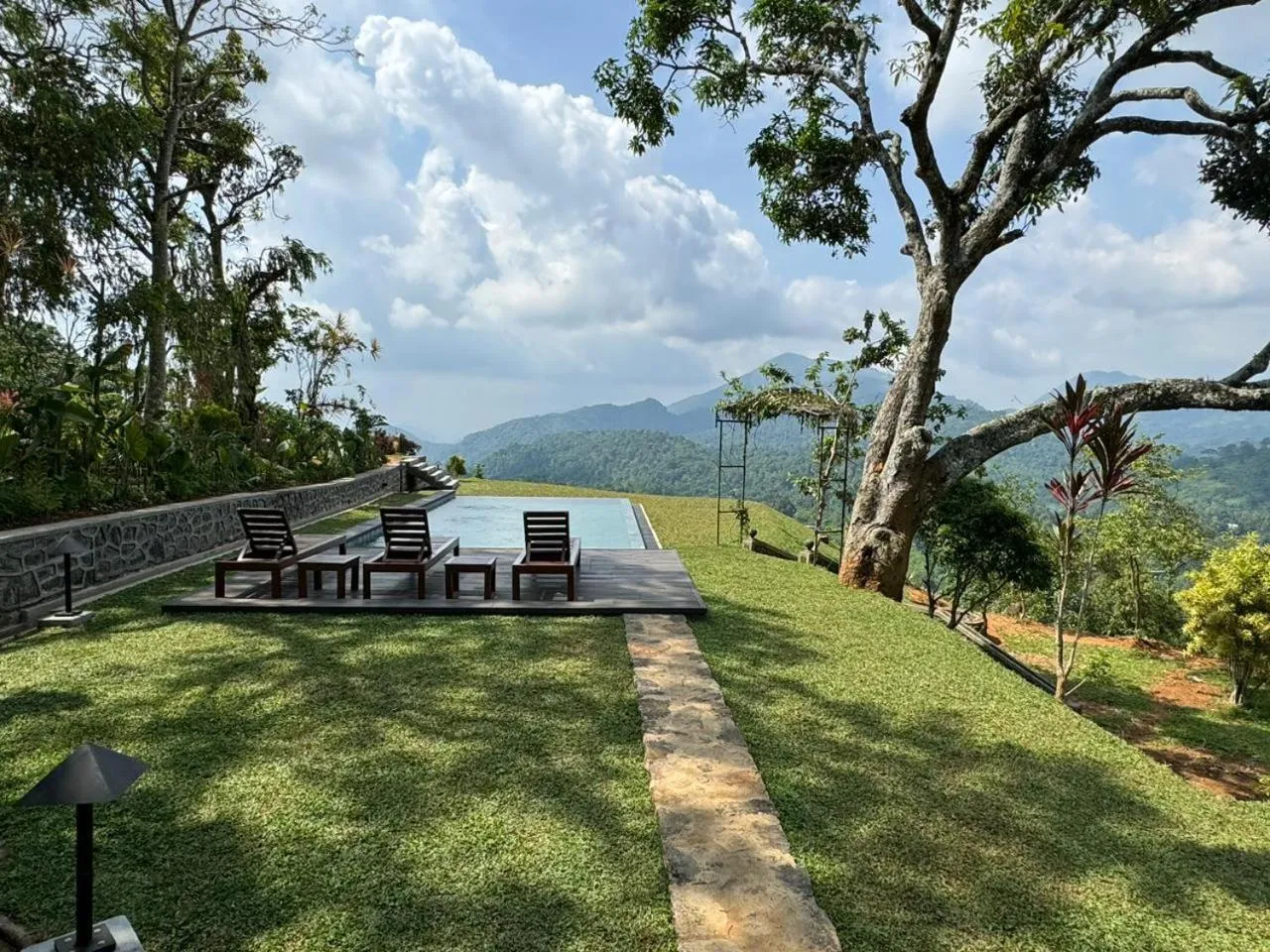 Mountain view in Ancoombra Tea Estate Bungalow
