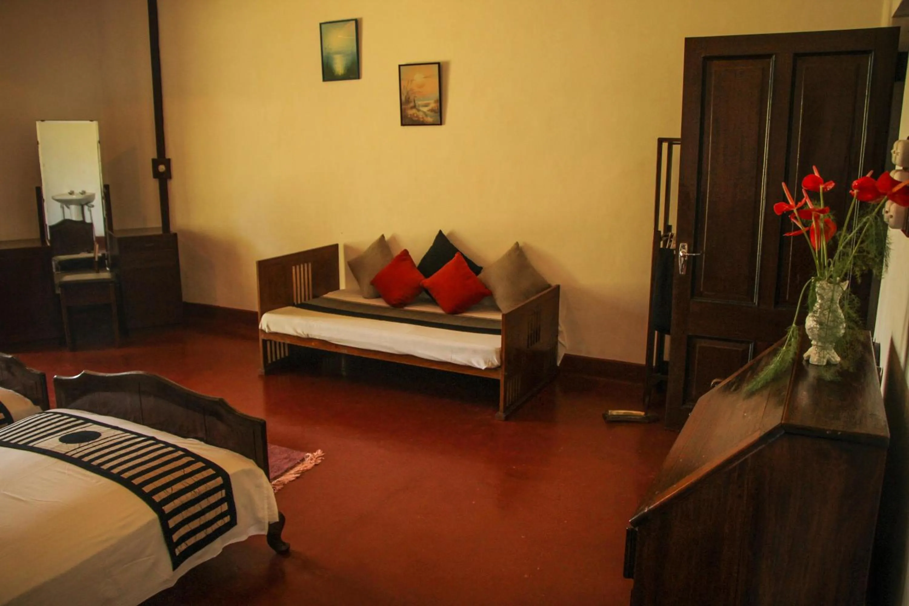 Bedroom, Bed in Ancoombra Tea Estate Bungalow