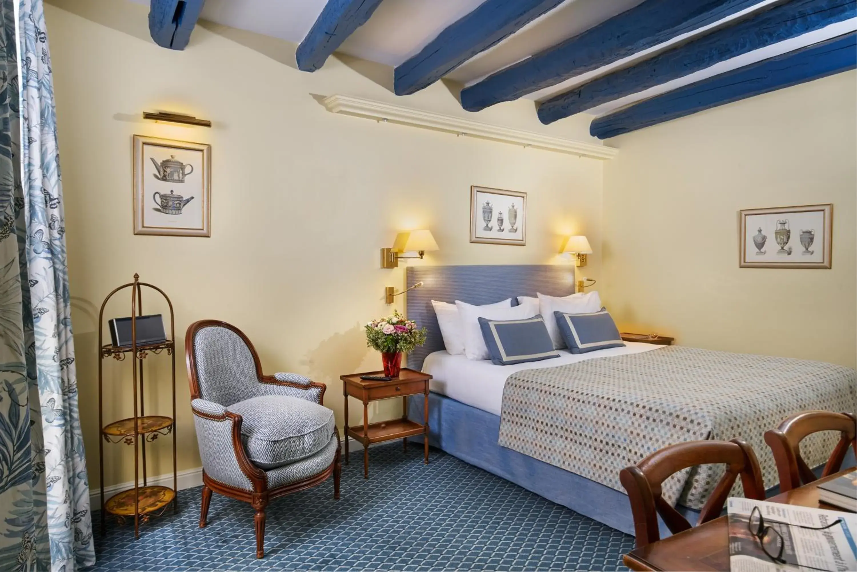 Triple Room in Le Relais Montmartre Triple Room in Le Relais Montmartre