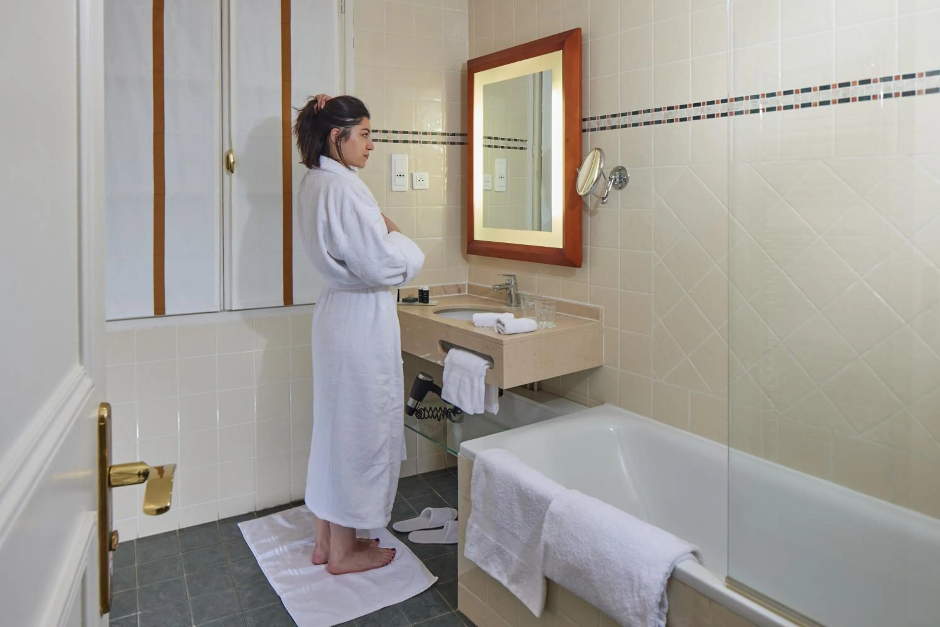 Bathroom in Le Relais Montmartre