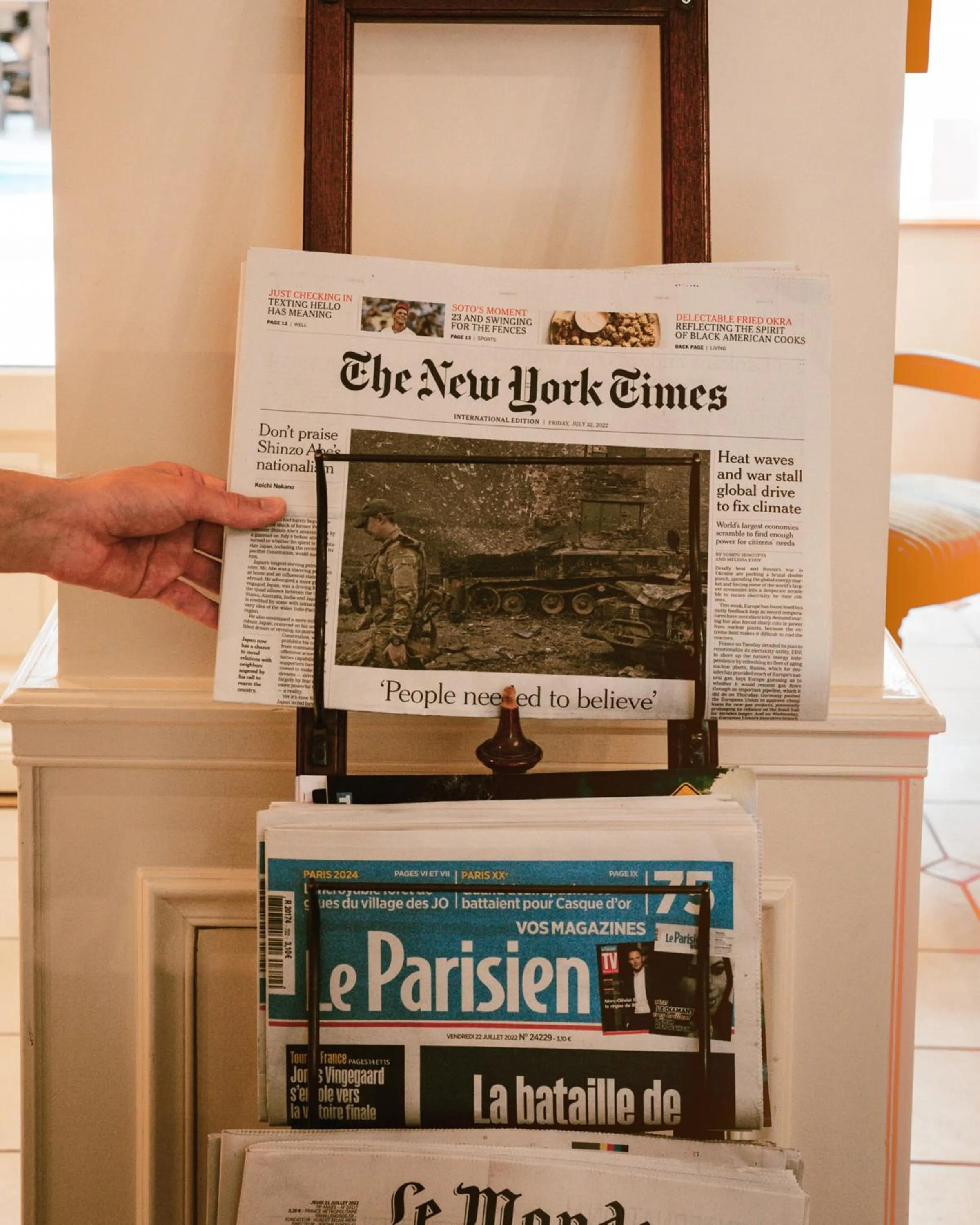 Decorative detail in Le Relais Montmartre