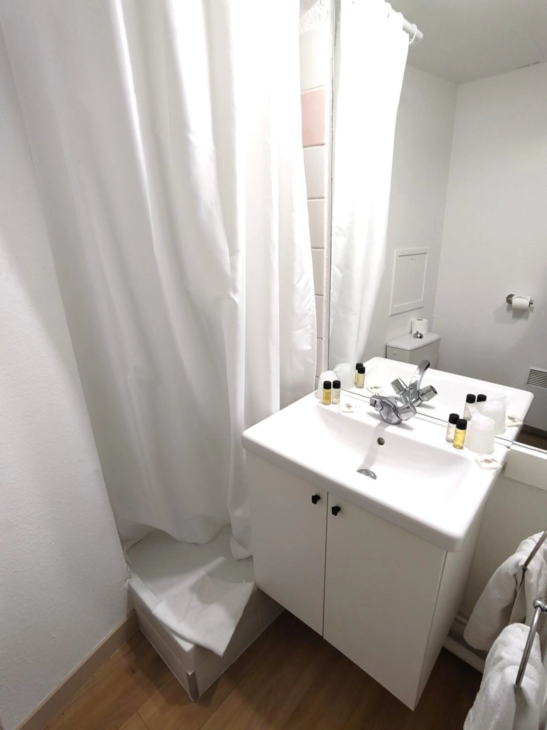 Bathroom in Séjours & Affaires Grenoble Marie Curie