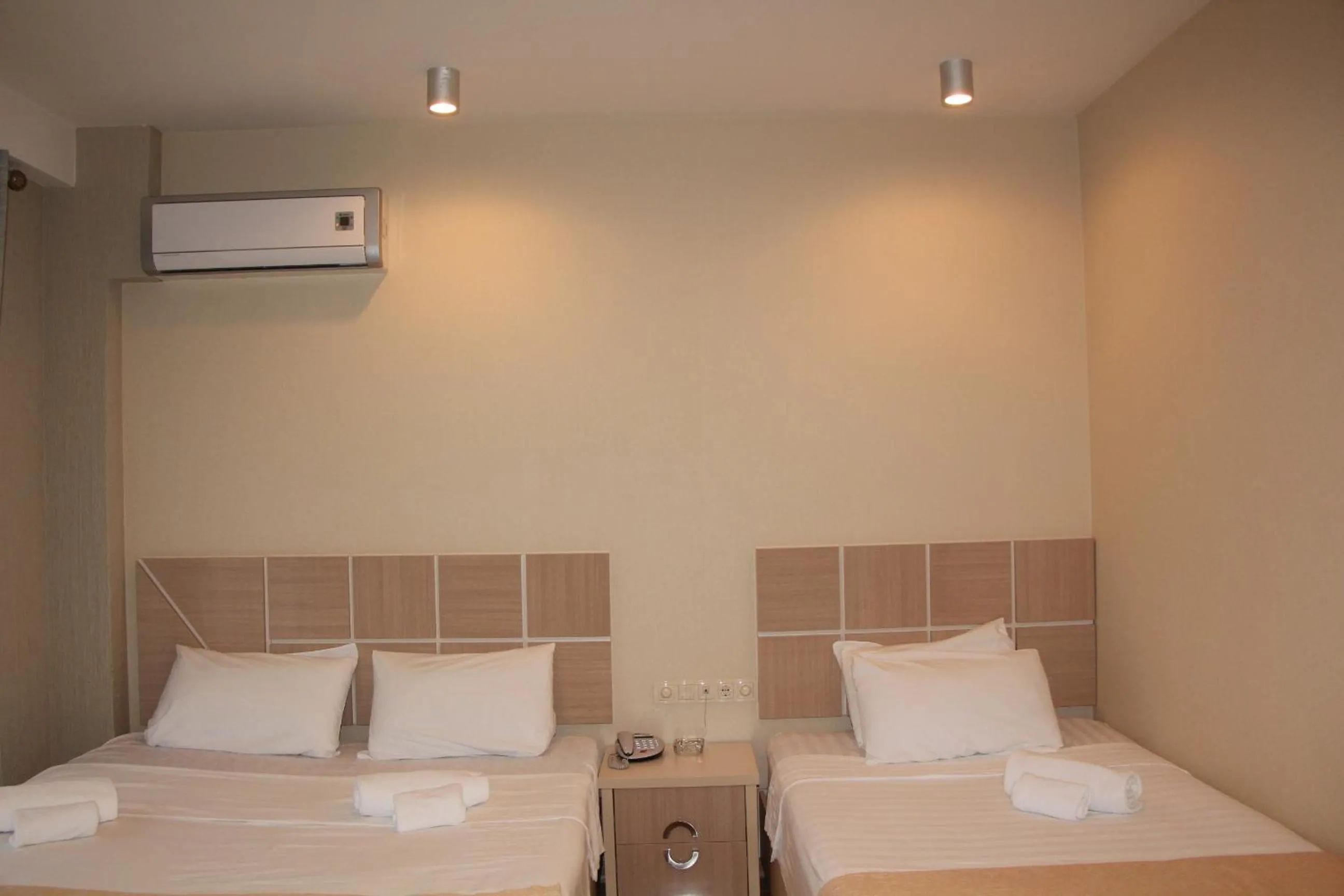 Bedroom, Bed in Legacy Hotel