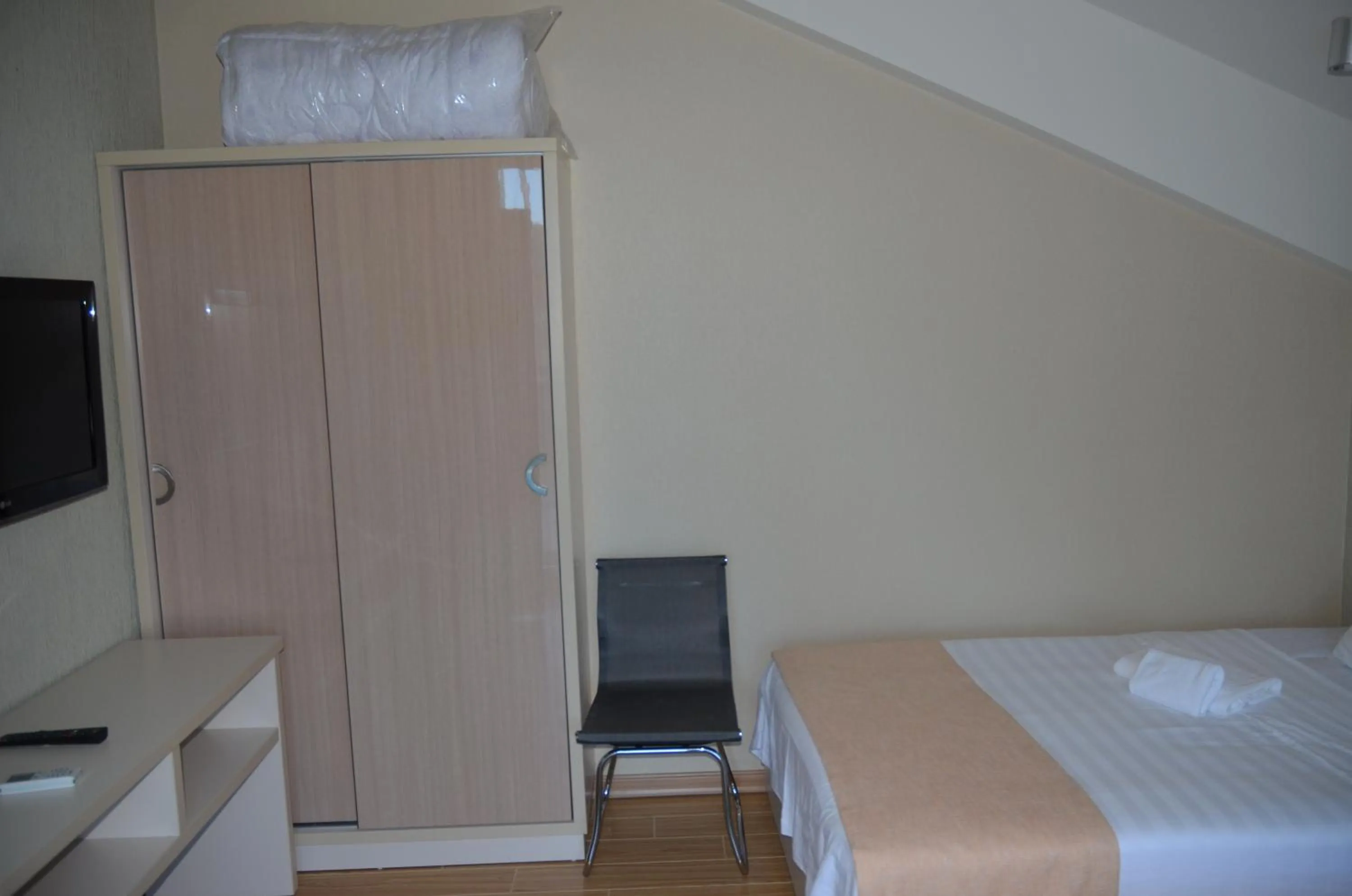 Bedroom, Bed in Legacy Hotel