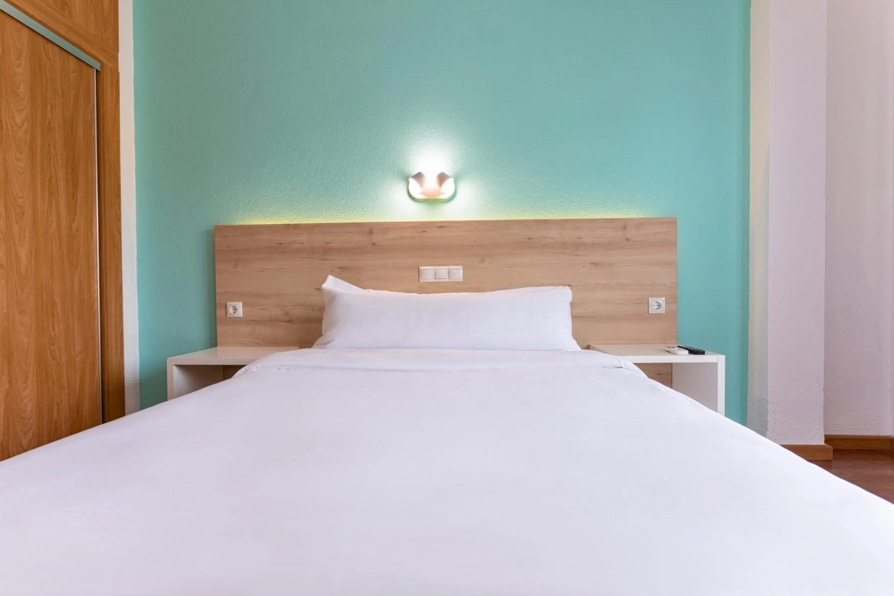 Bed in Hotel Torremolinos Centro by Croma