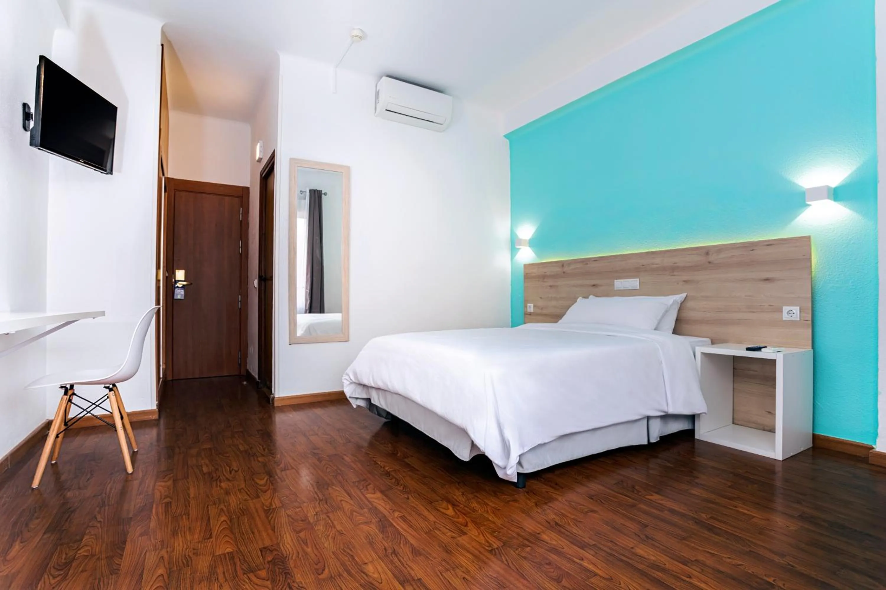 Bed in Hotel Torremolinos Centro by Croma