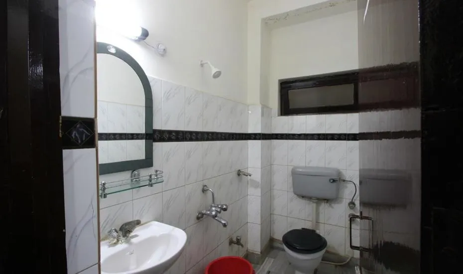 Bathroom in Hotel Ajay International