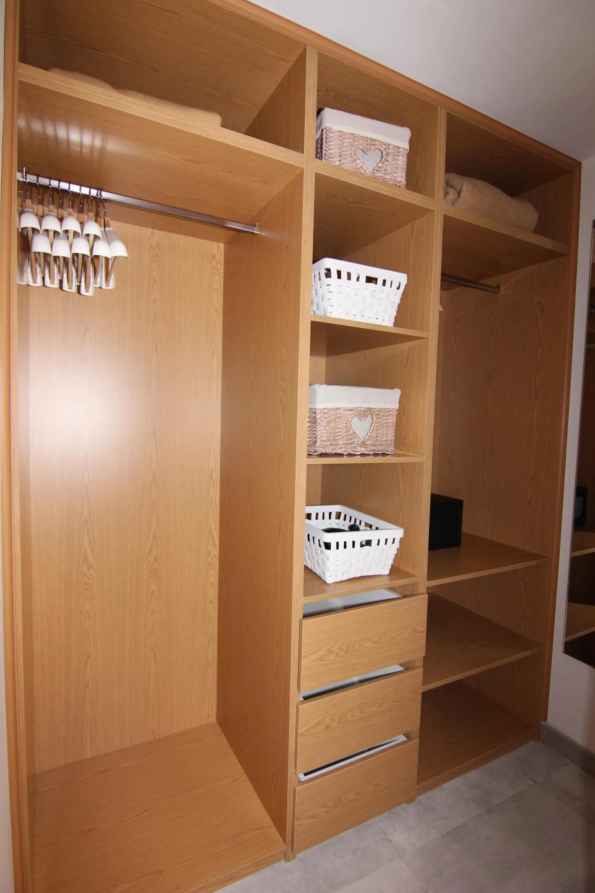 Decorative detail in Orly Club Coral Arena Dorada