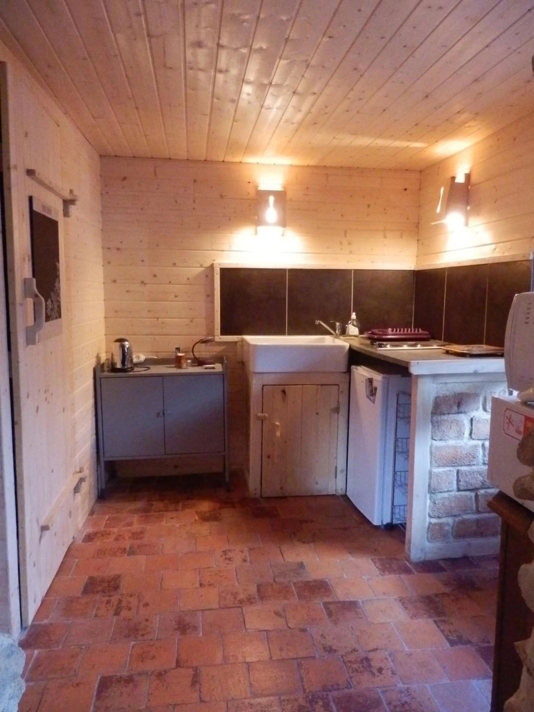 Kitchen or kitchenette in Chambres d'Hôtes Le Plessis à Broye