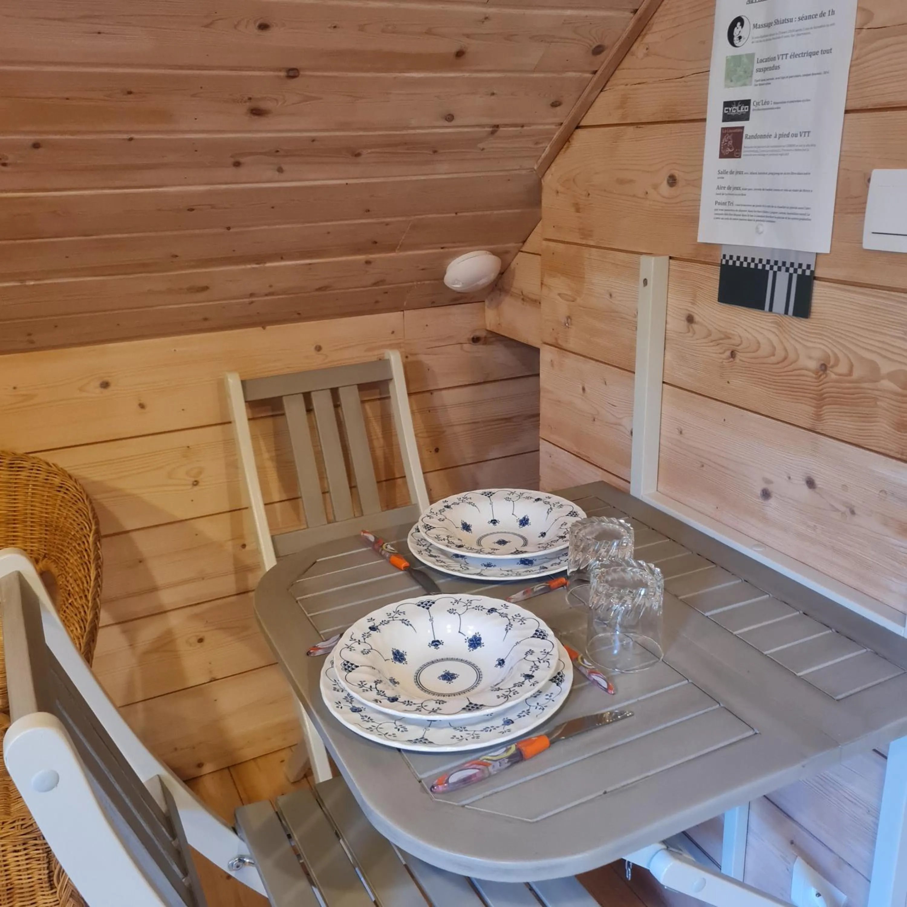 Dining area in Chambres d'Hôtes Le Plessis à Broye