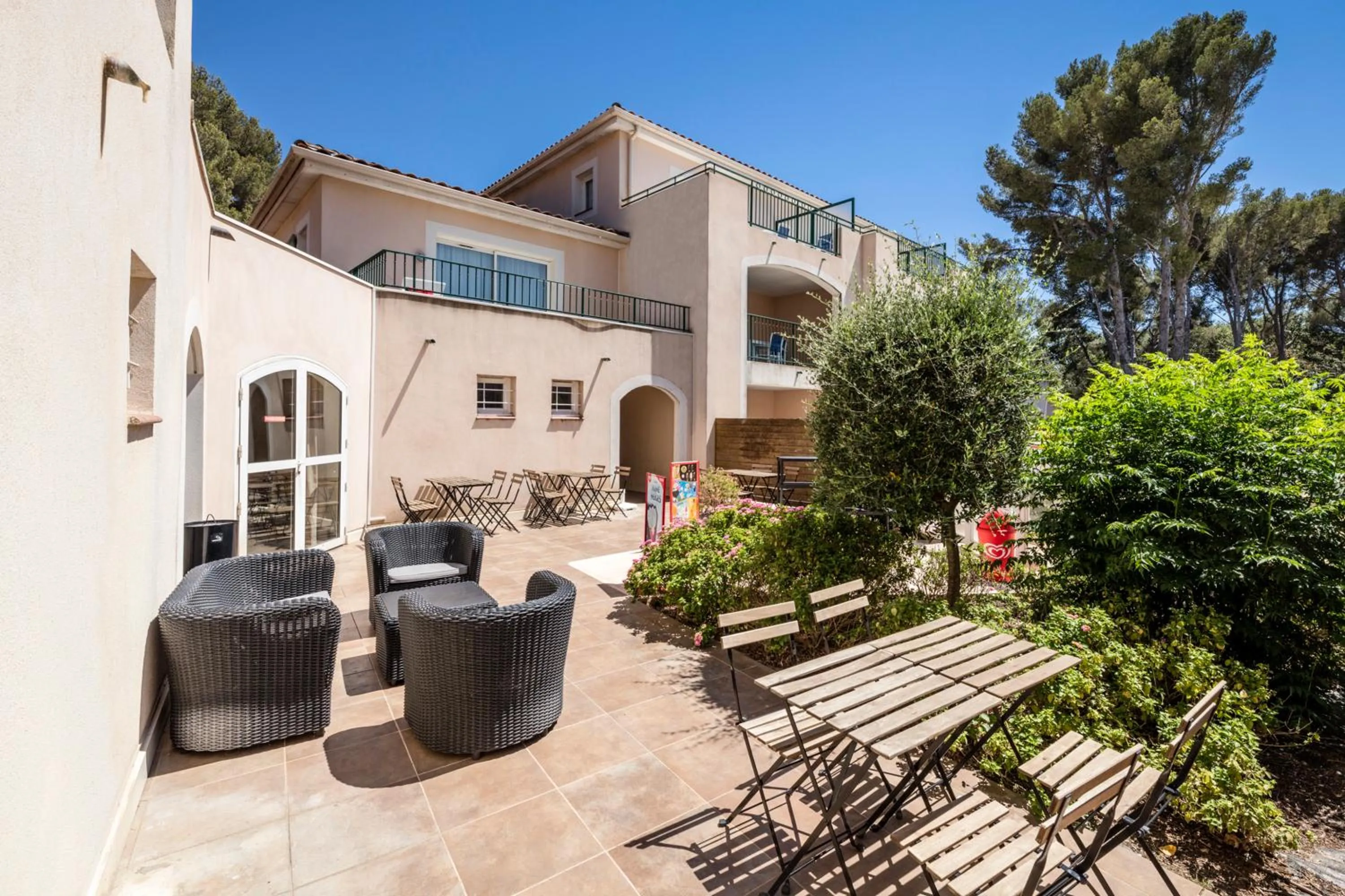 Patio in Garden & City Six-Fours-les-Plages