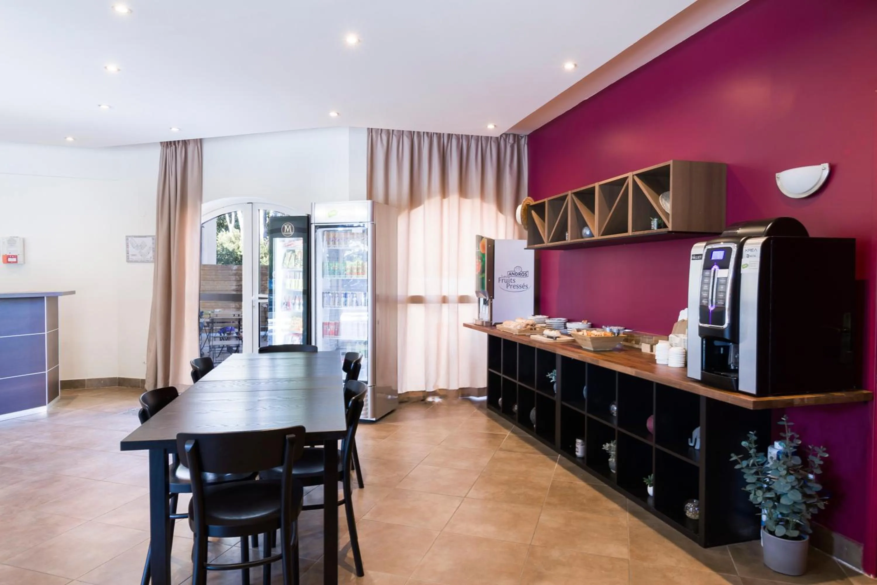 Dining area in Garden & City Six-Fours-les-Plages