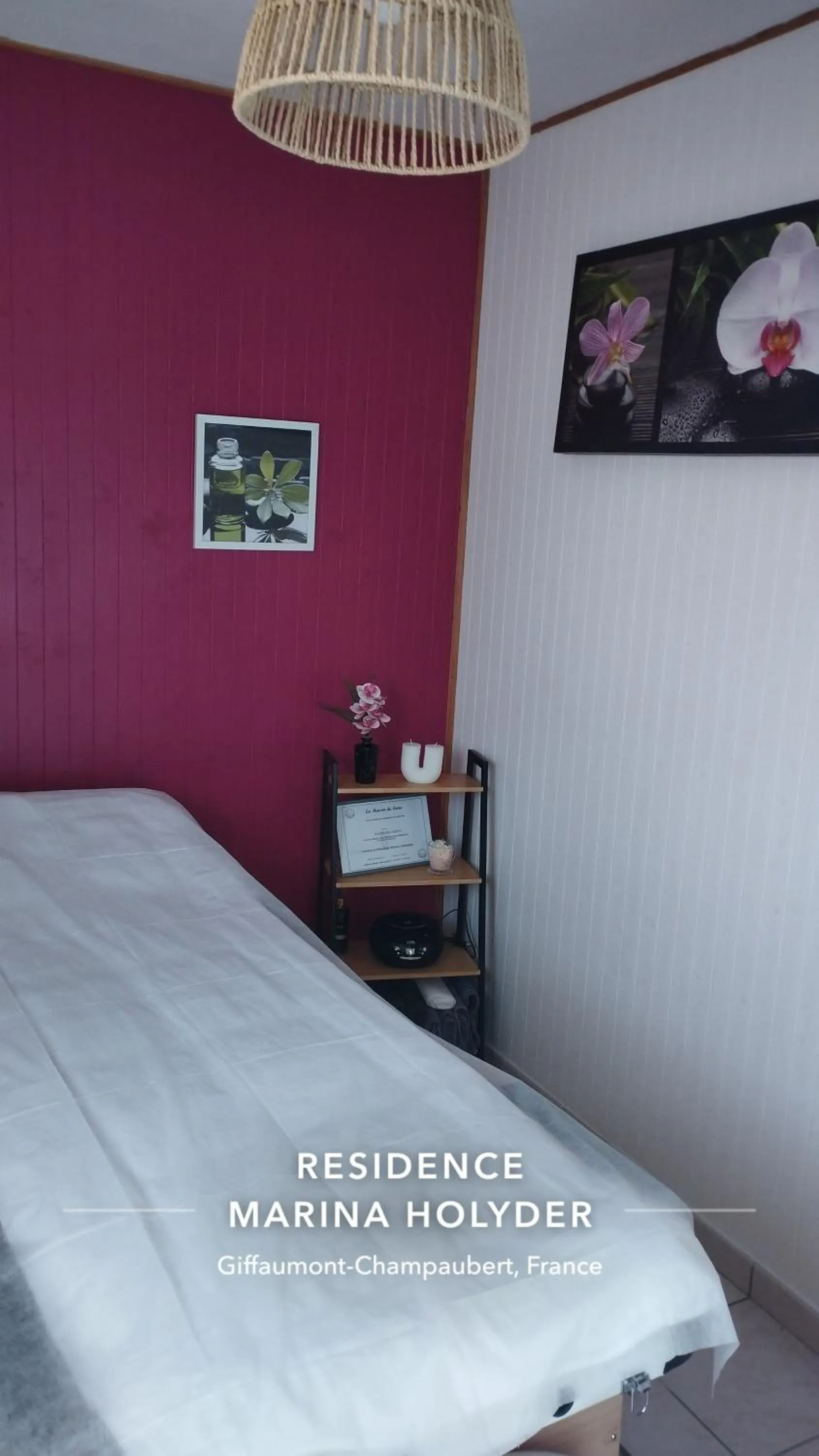 Bed in Marina Holyder