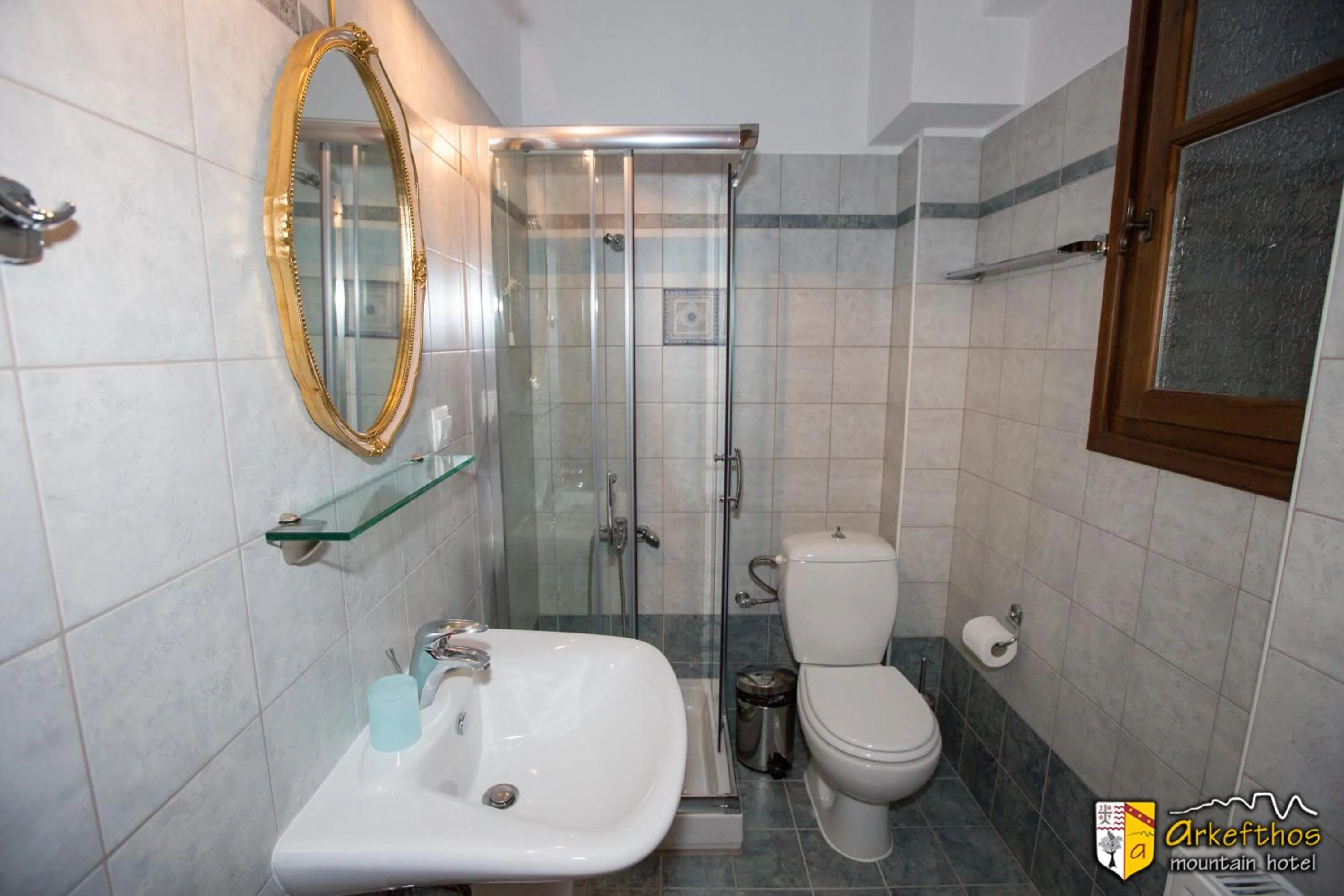 Shower in Arkefthos Mountain Hotel