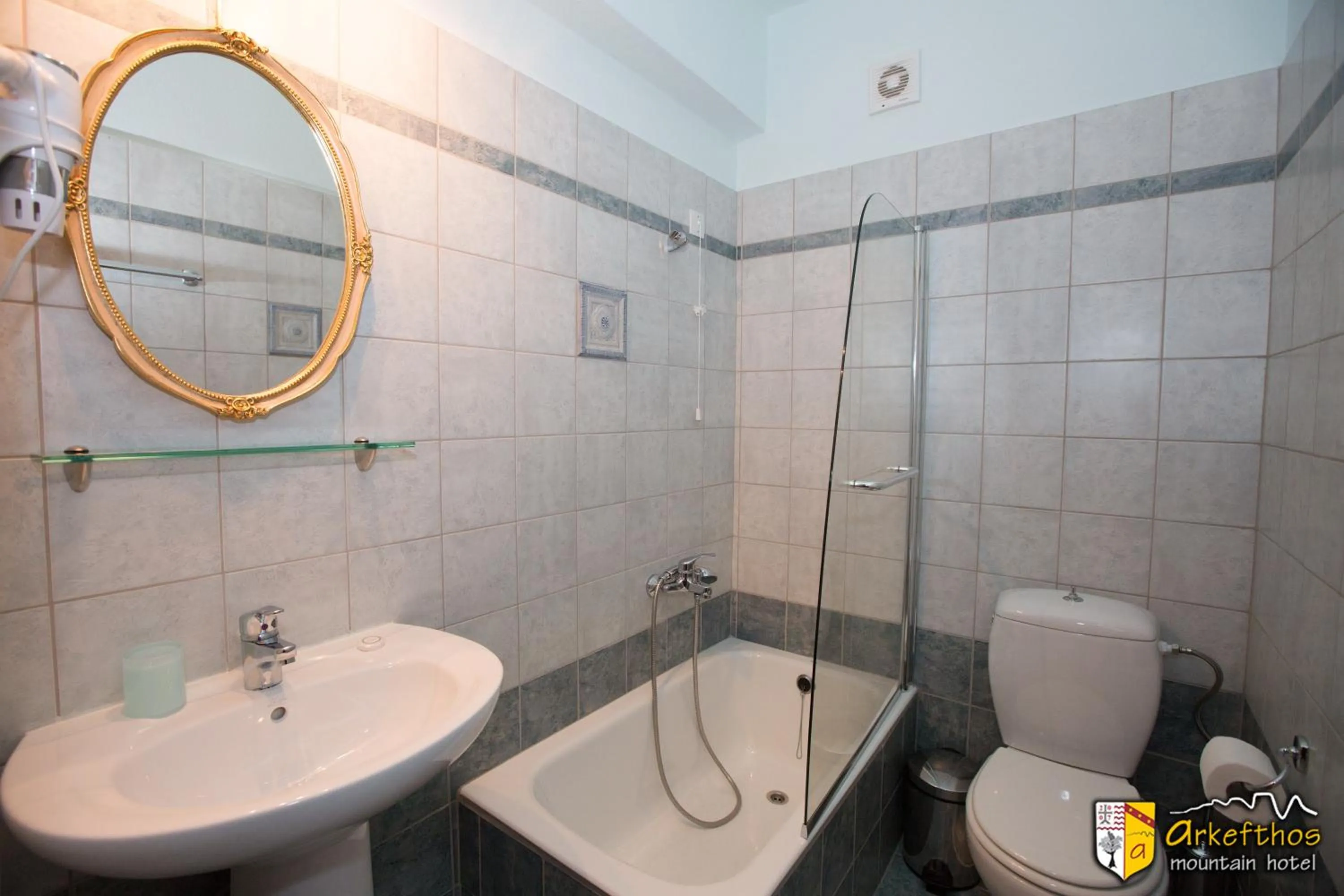 Toilet in Arkefthos Mountain Hotel