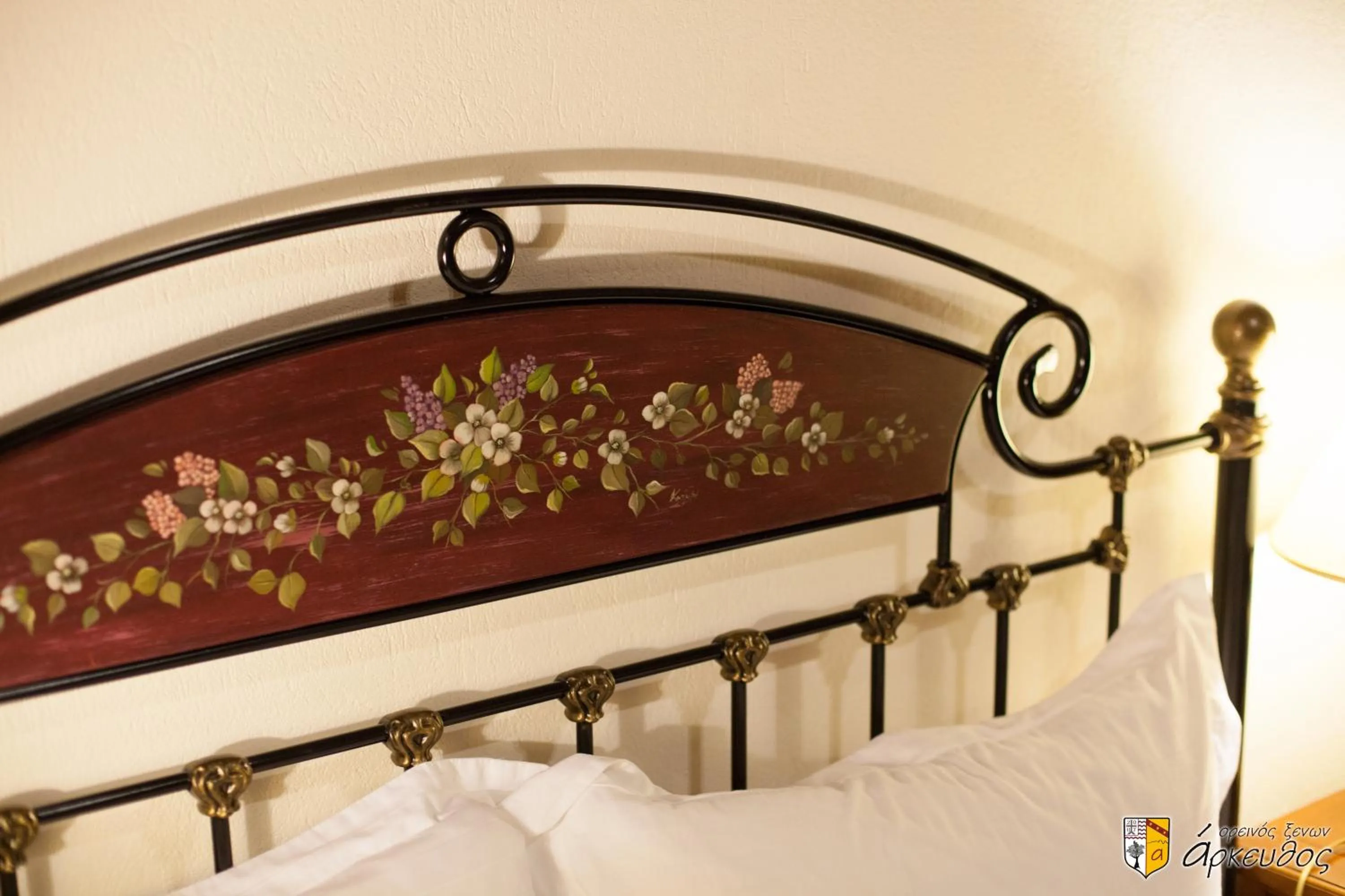 Bed in Arkefthos Mountain Hotel