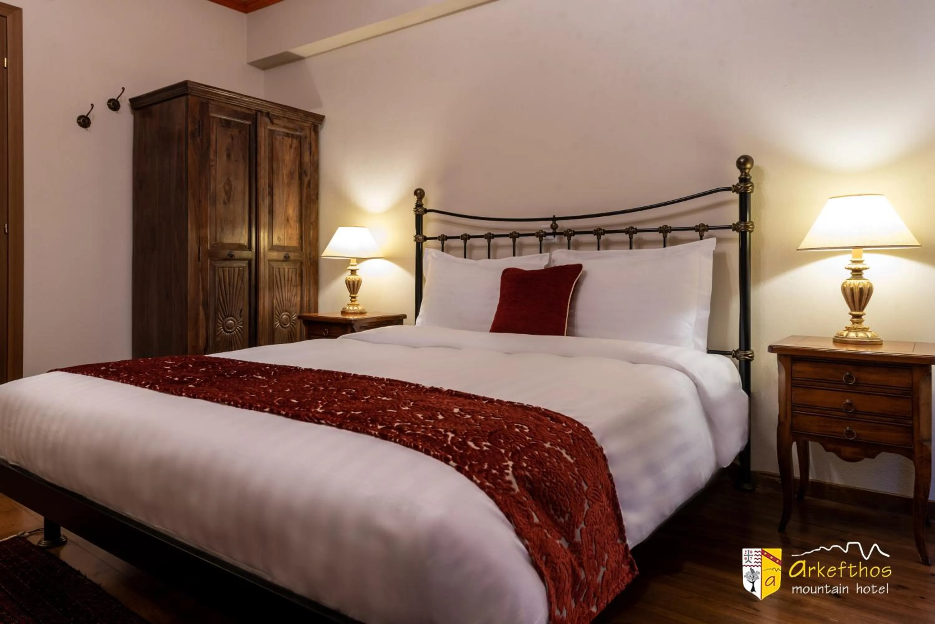 Bed in Arkefthos Mountain Hotel