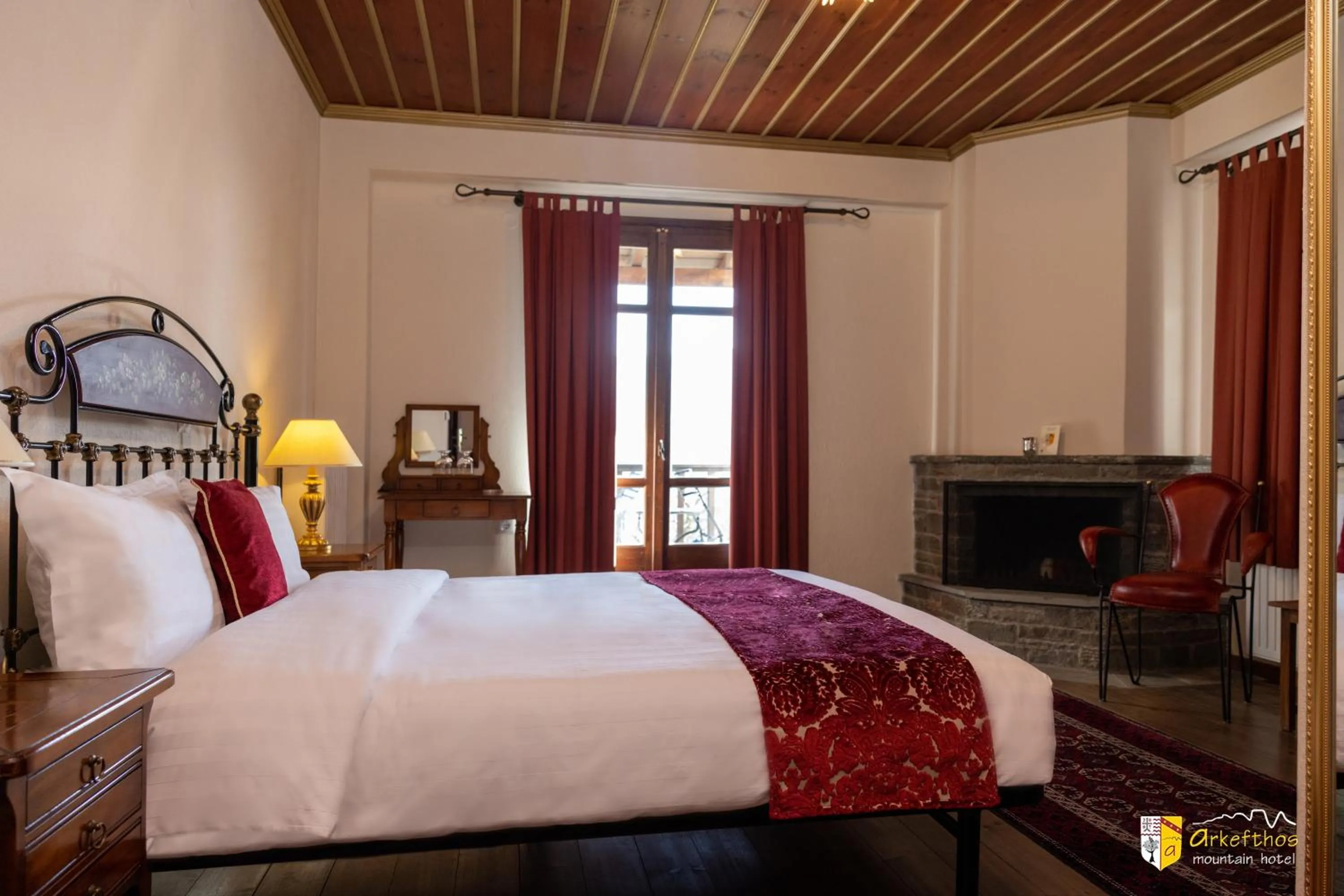 Bed in Arkefthos Mountain Hotel