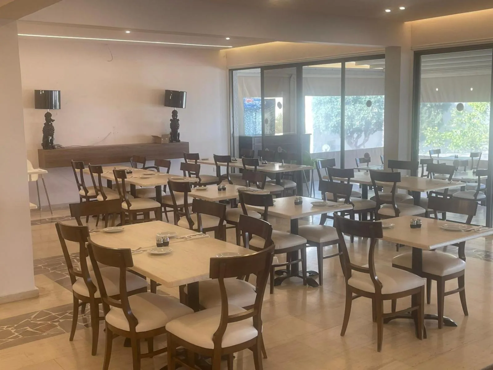 Restaurant/places to eat in Penelope Beach Hotel Apts