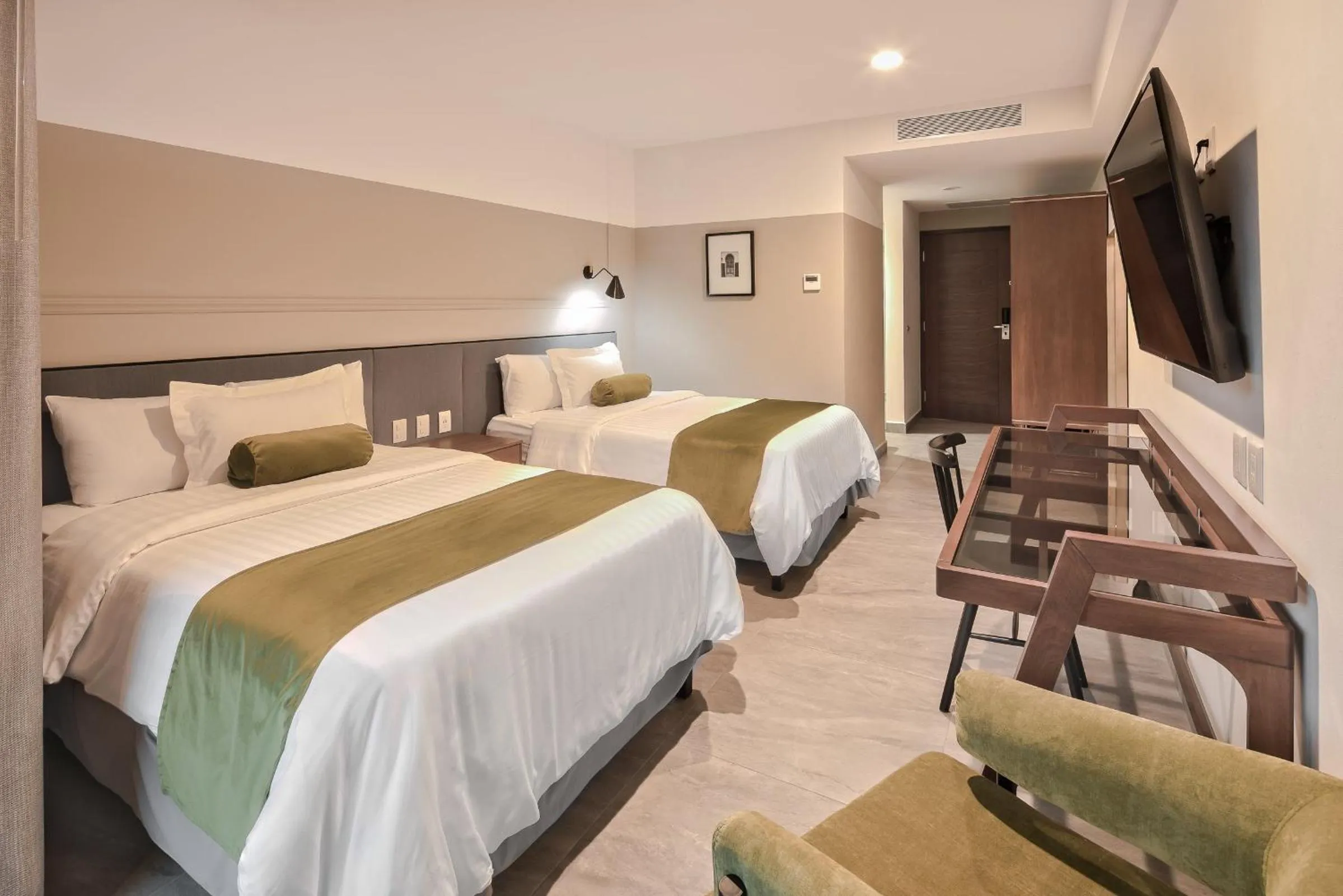 Photo of the whole room, Bed in Gamma Orizaba Grand Hotel de France