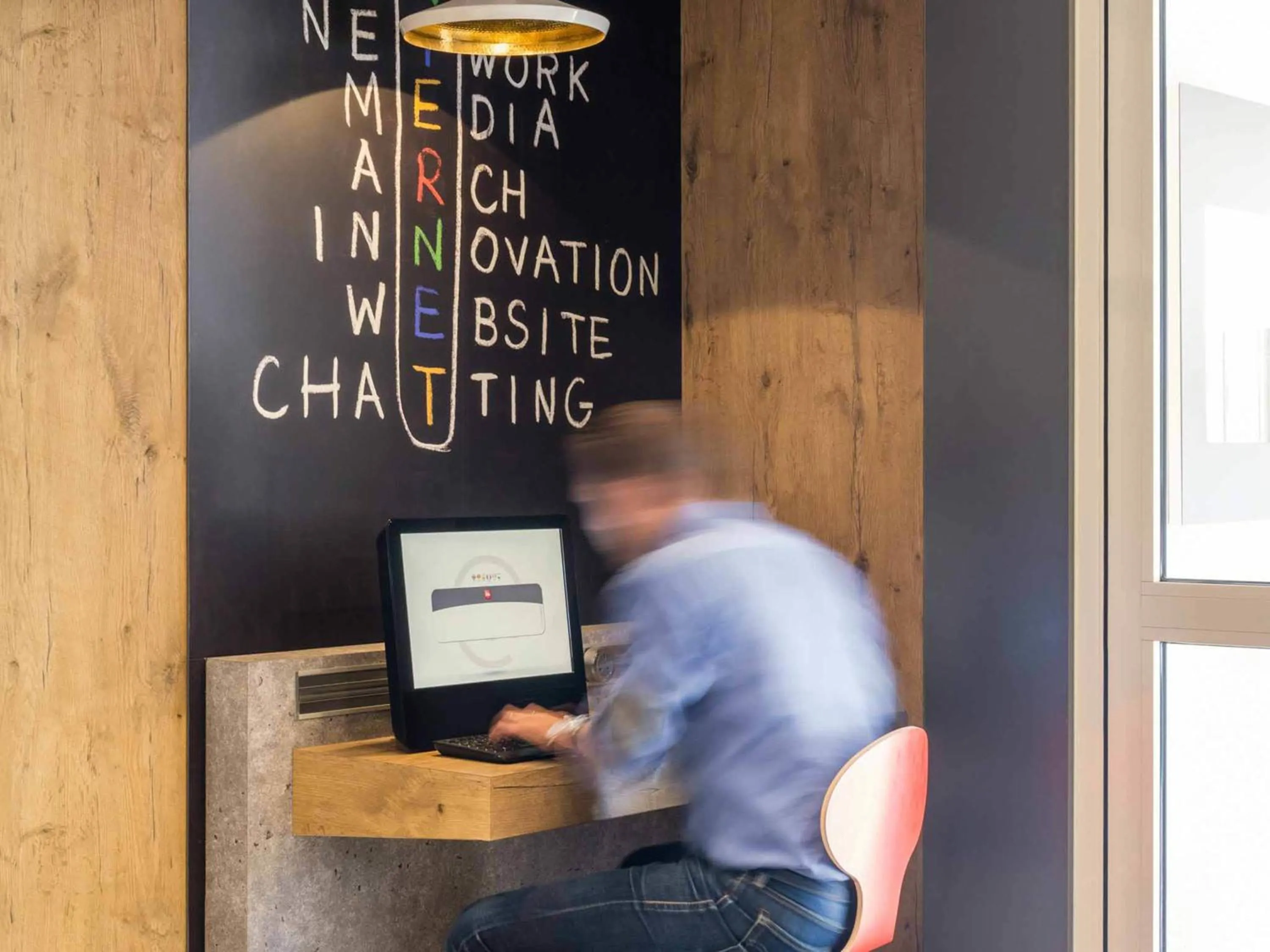 Lounge or bar in ibis Levallois Perret