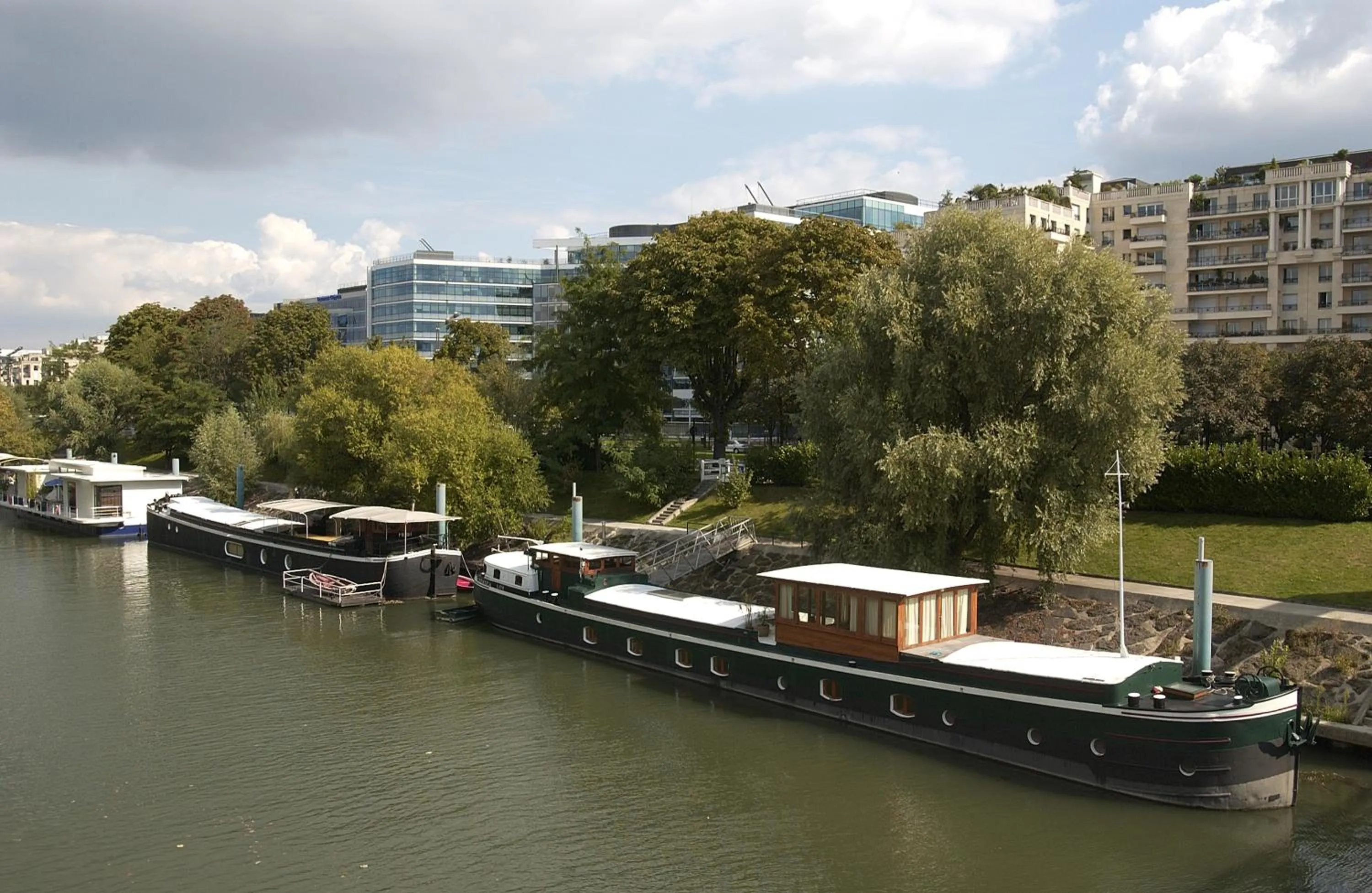 Garden in ibis Levallois Perret