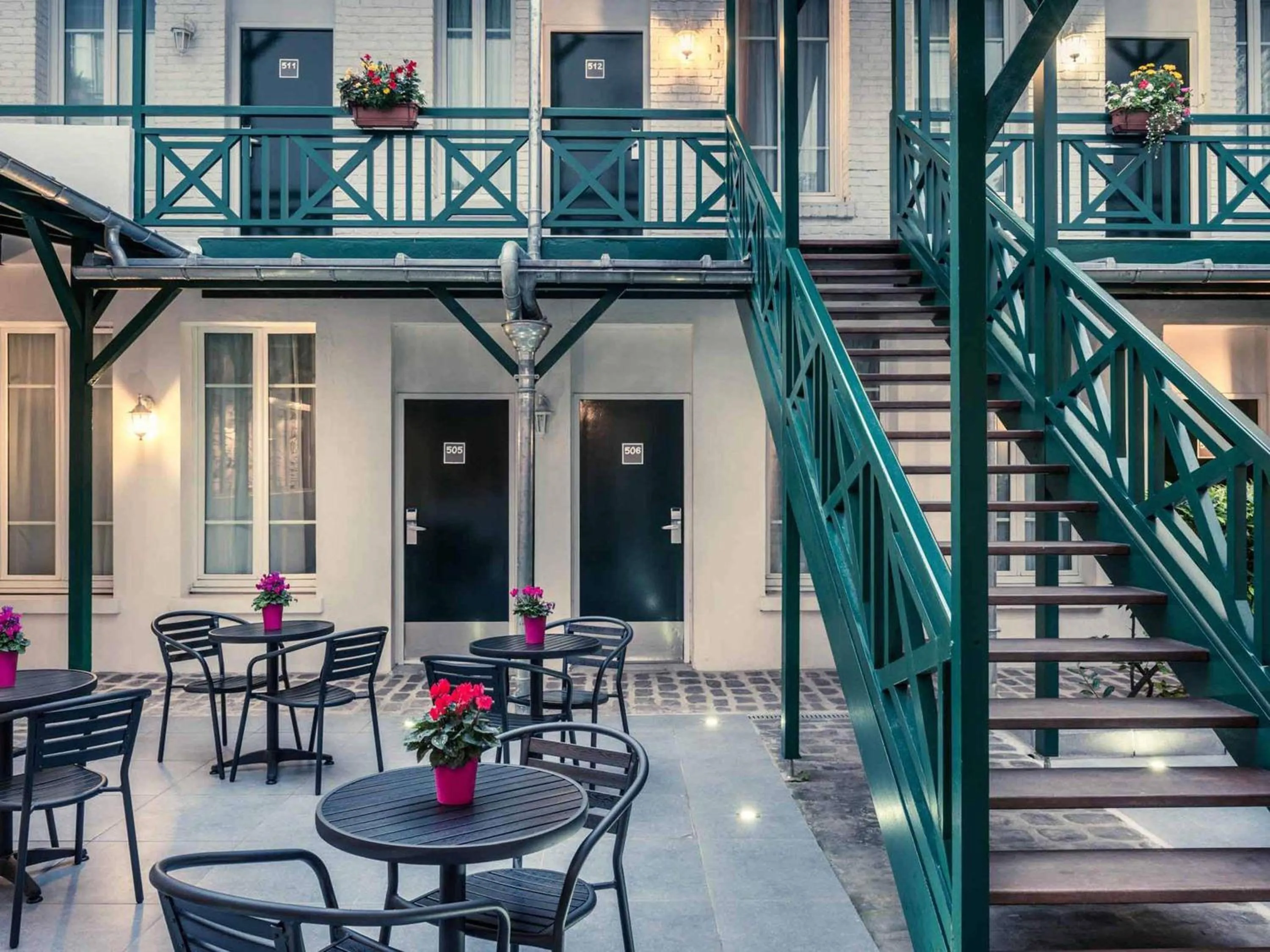 Property building in ibis Levallois Perret