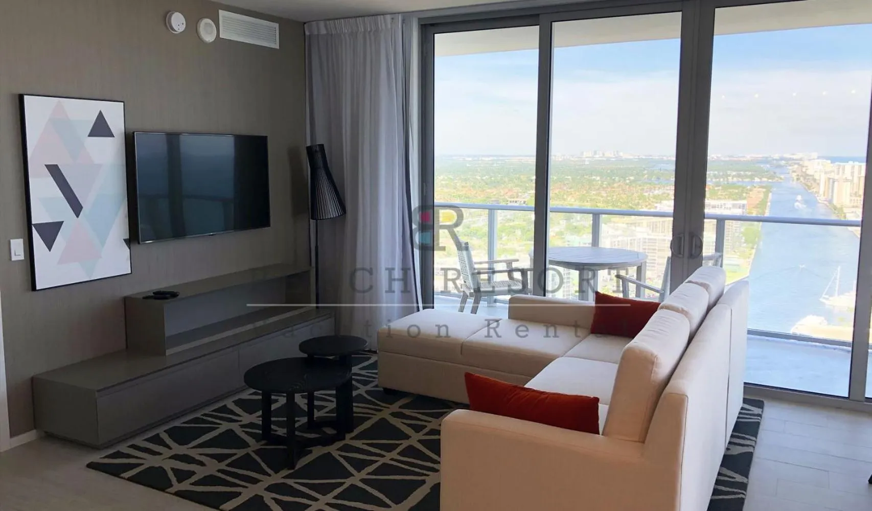 TV and multimedia in HYDE Beach House Apartments