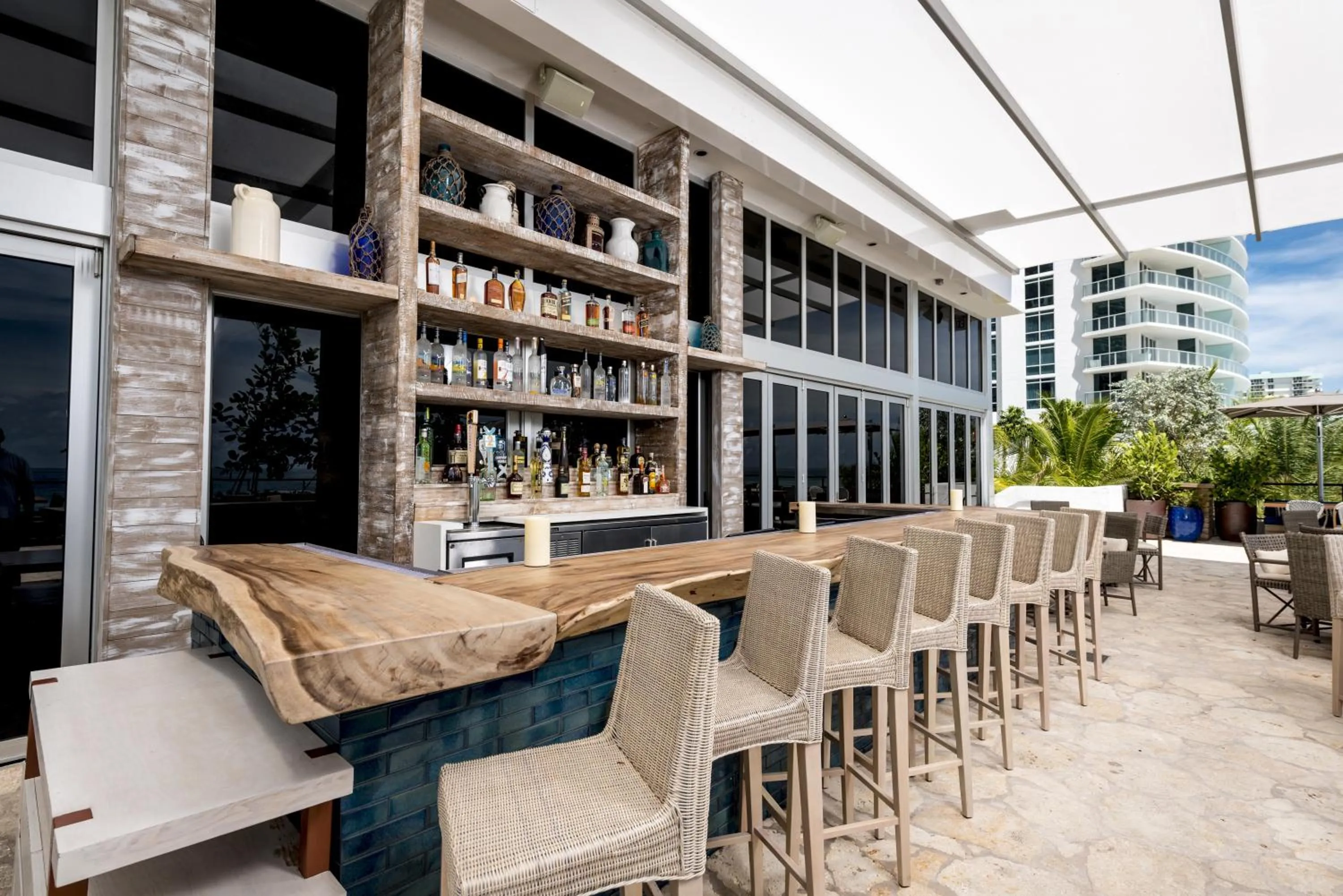 Lounge or bar in HYDE Beach House Apartments