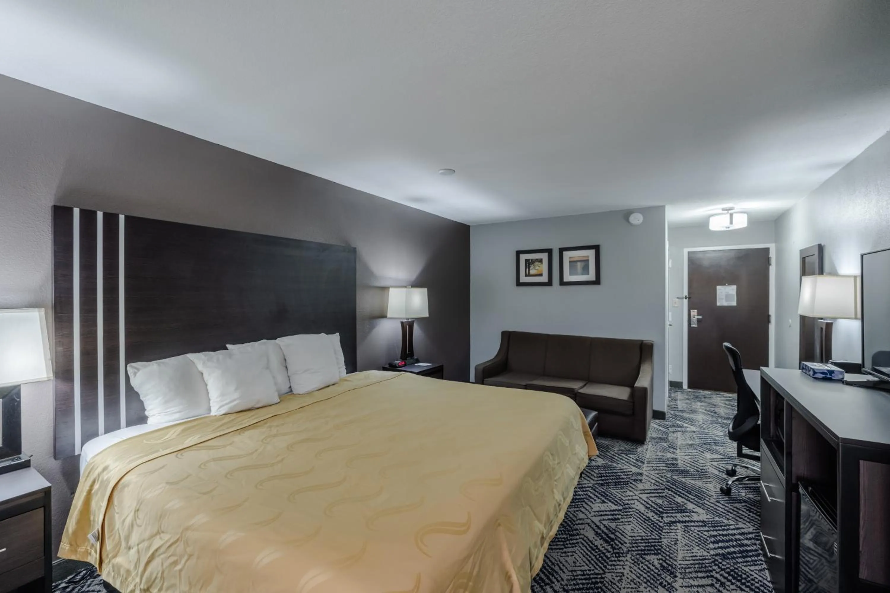 Bed in Quality Inn Olive Branch - Memphis South