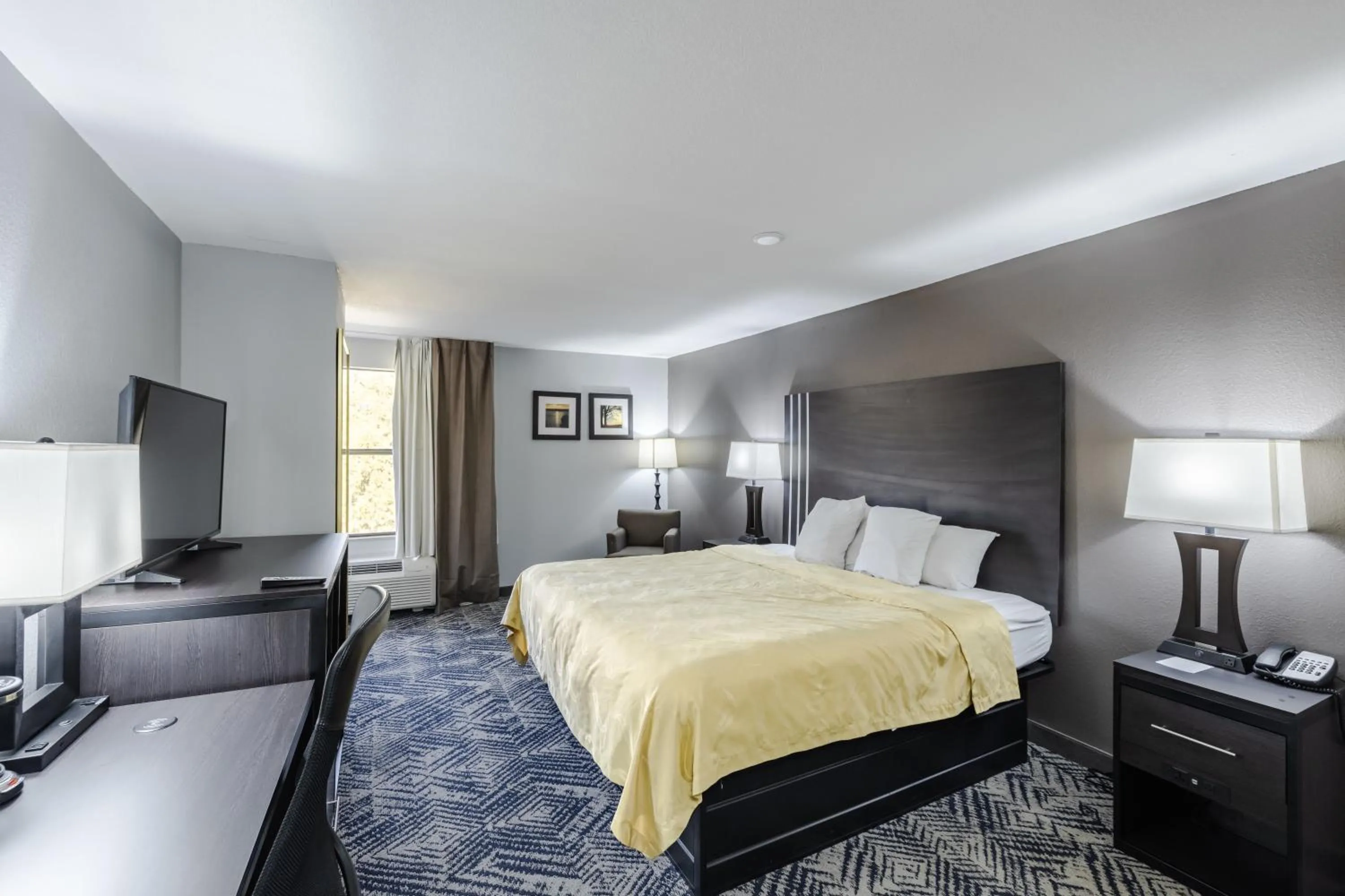 Bed in Quality Inn Olive Branch - Memphis South