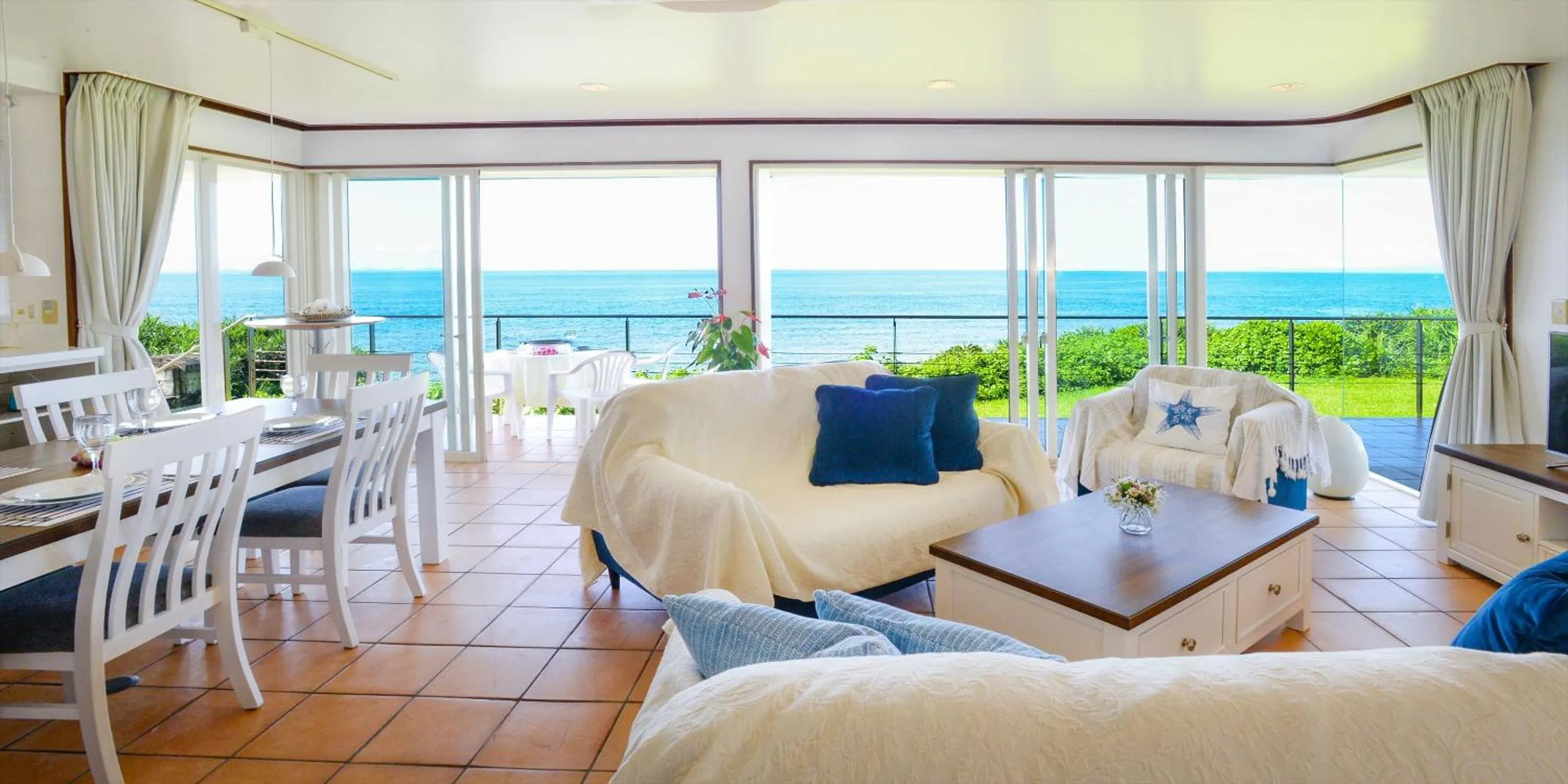 Photo of the whole room in wisteria Ocean Nakijin