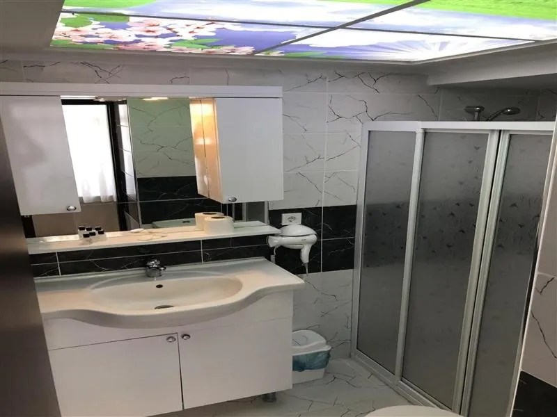 Shower in Elit Palace Hotel