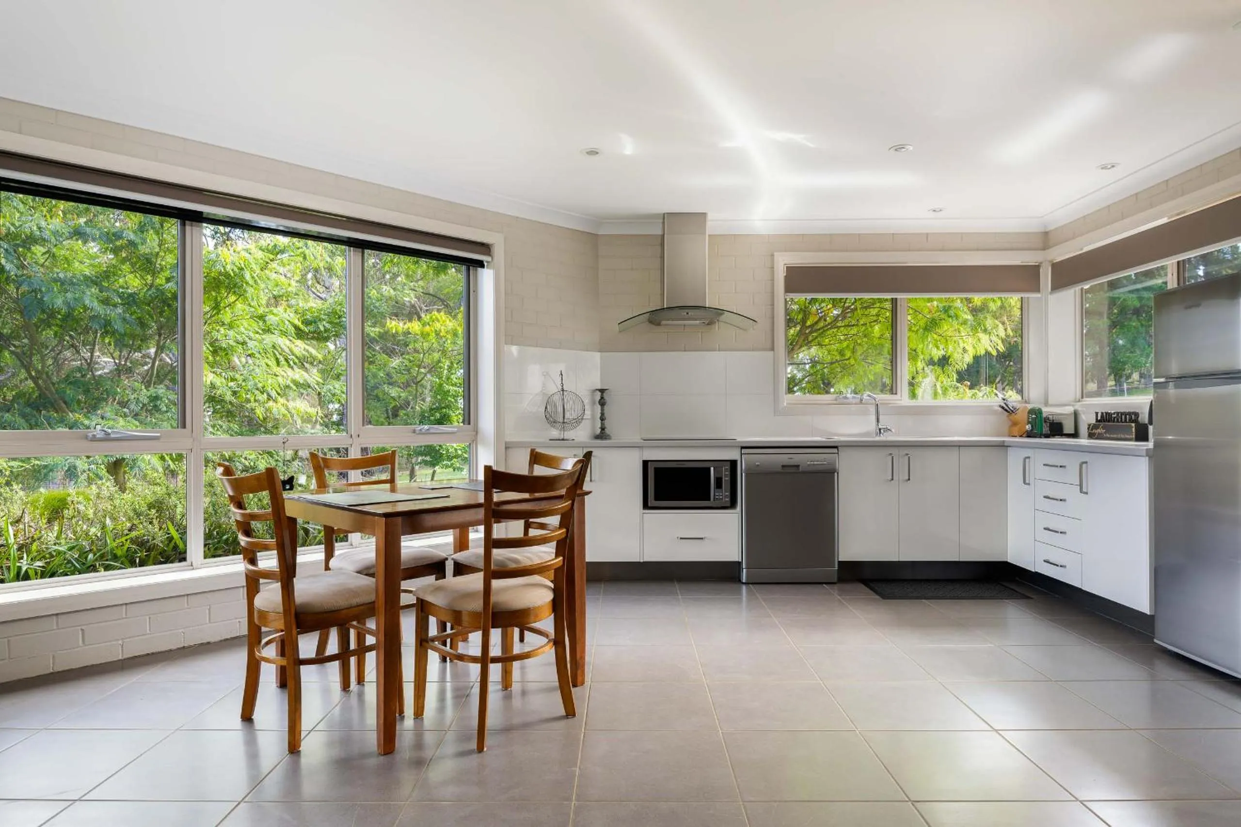 Kitchen or kitchenette in Lakeview Luxury Retreat