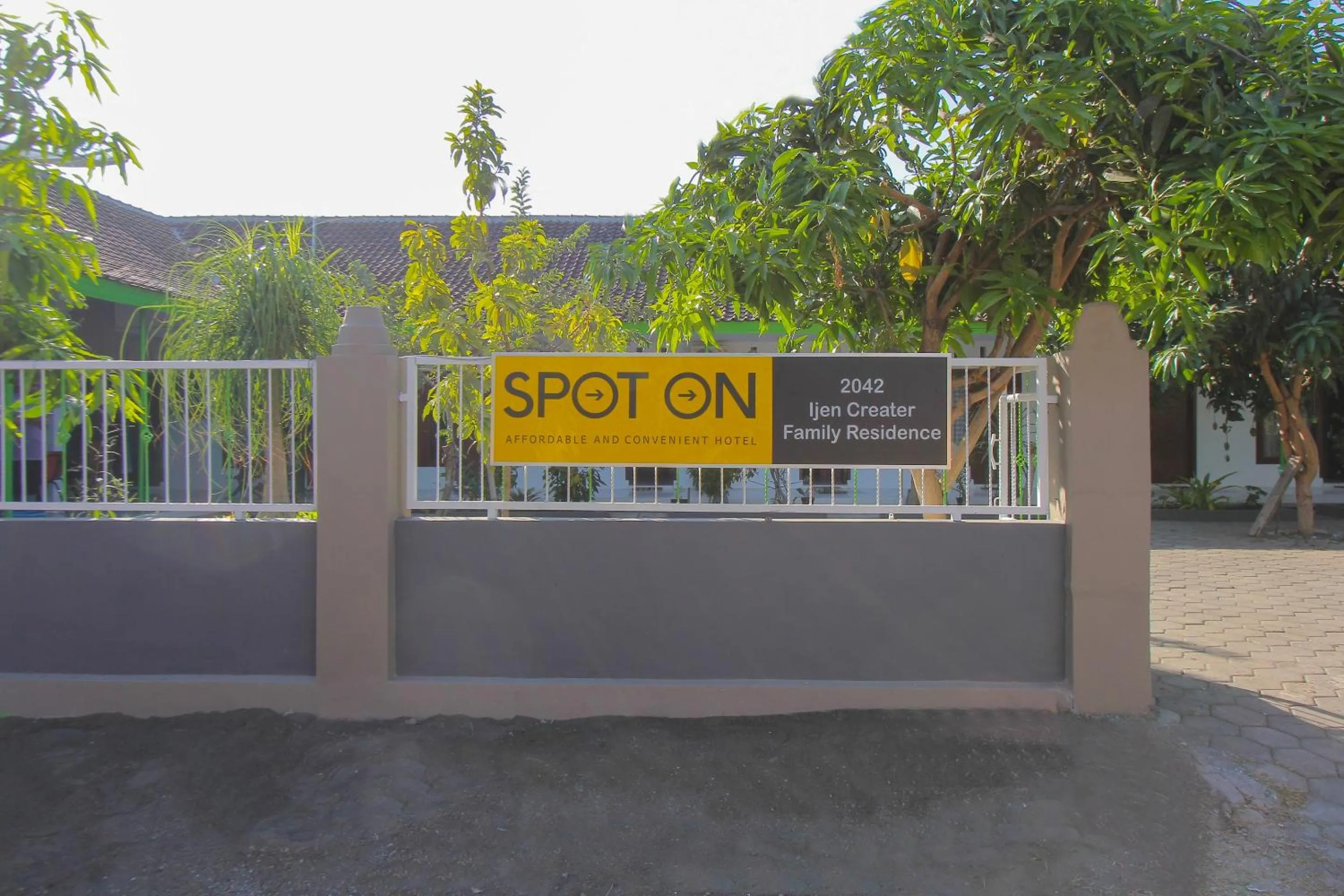 Facade/entrance in Hotel O Zam Zam Family Syariah