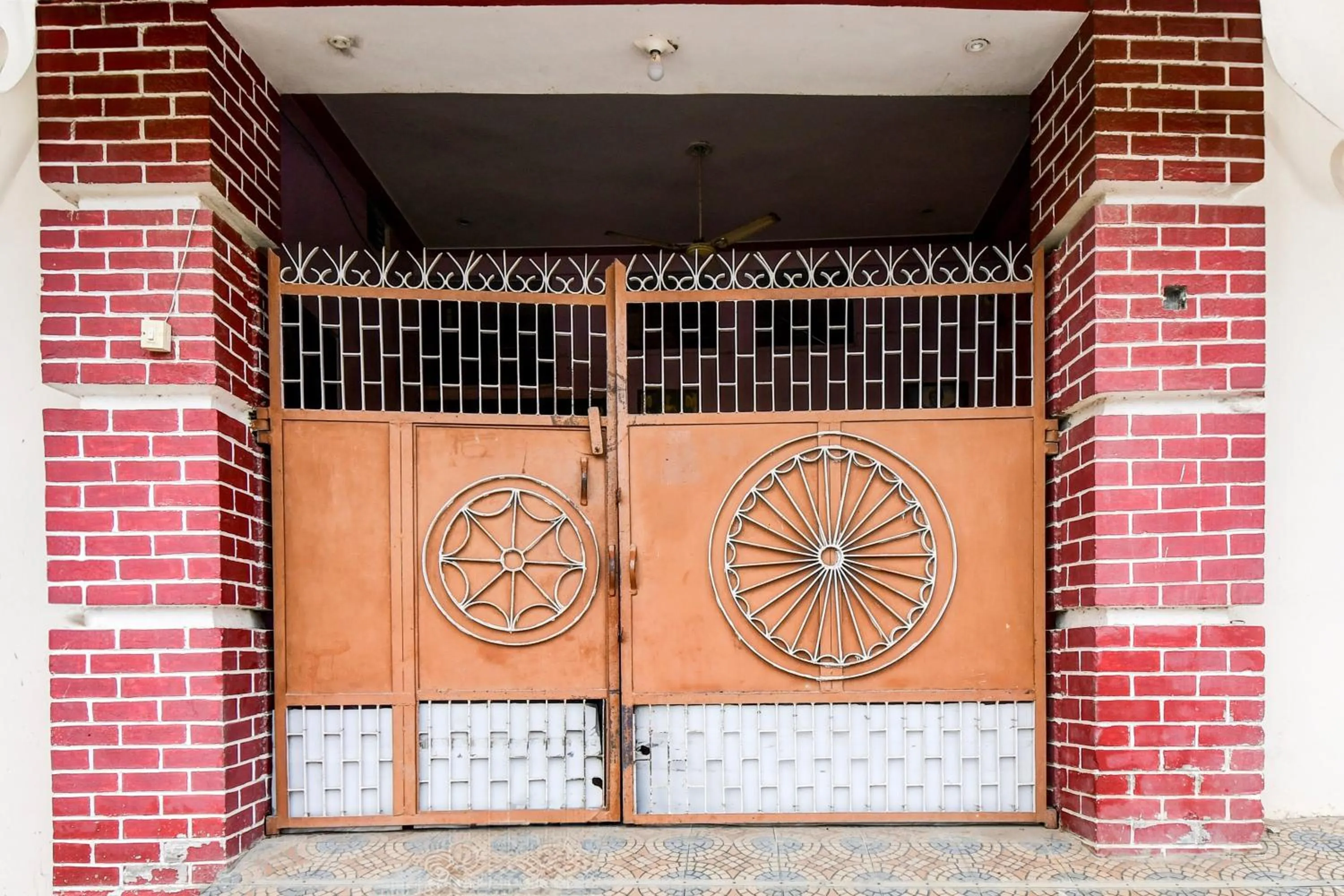 Facade/entrance in Mahamaya Guest House