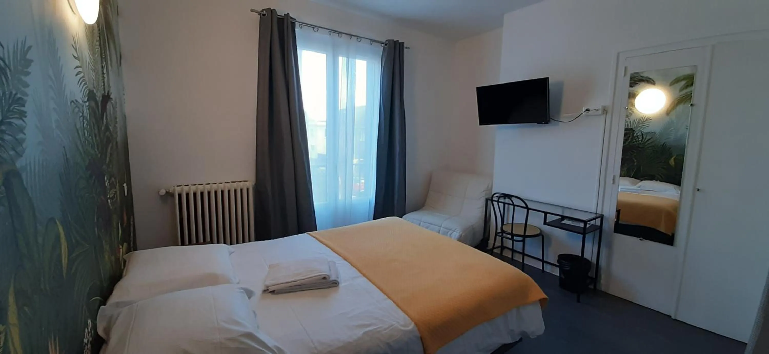 Bed in Hotel La Belle Etoile