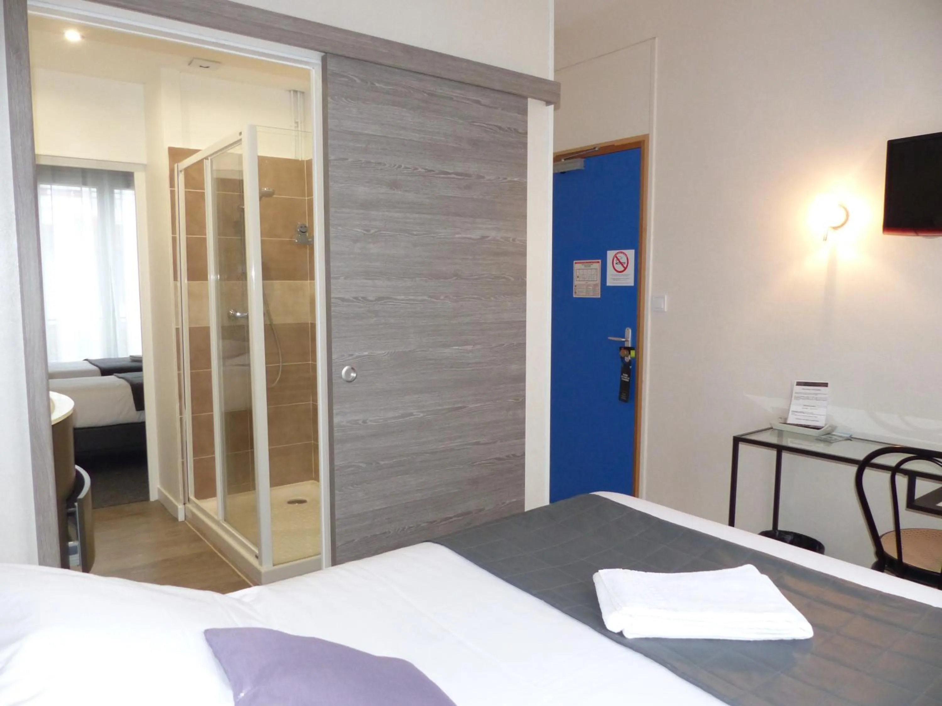 Bed in Hotel La Belle Etoile