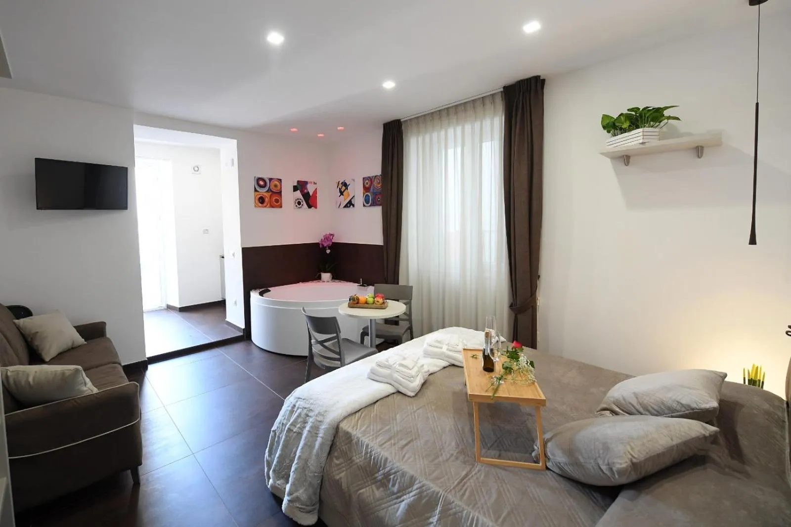 Photo of the whole room, Bed in B&B IN CENTRO STORICO SALERNO