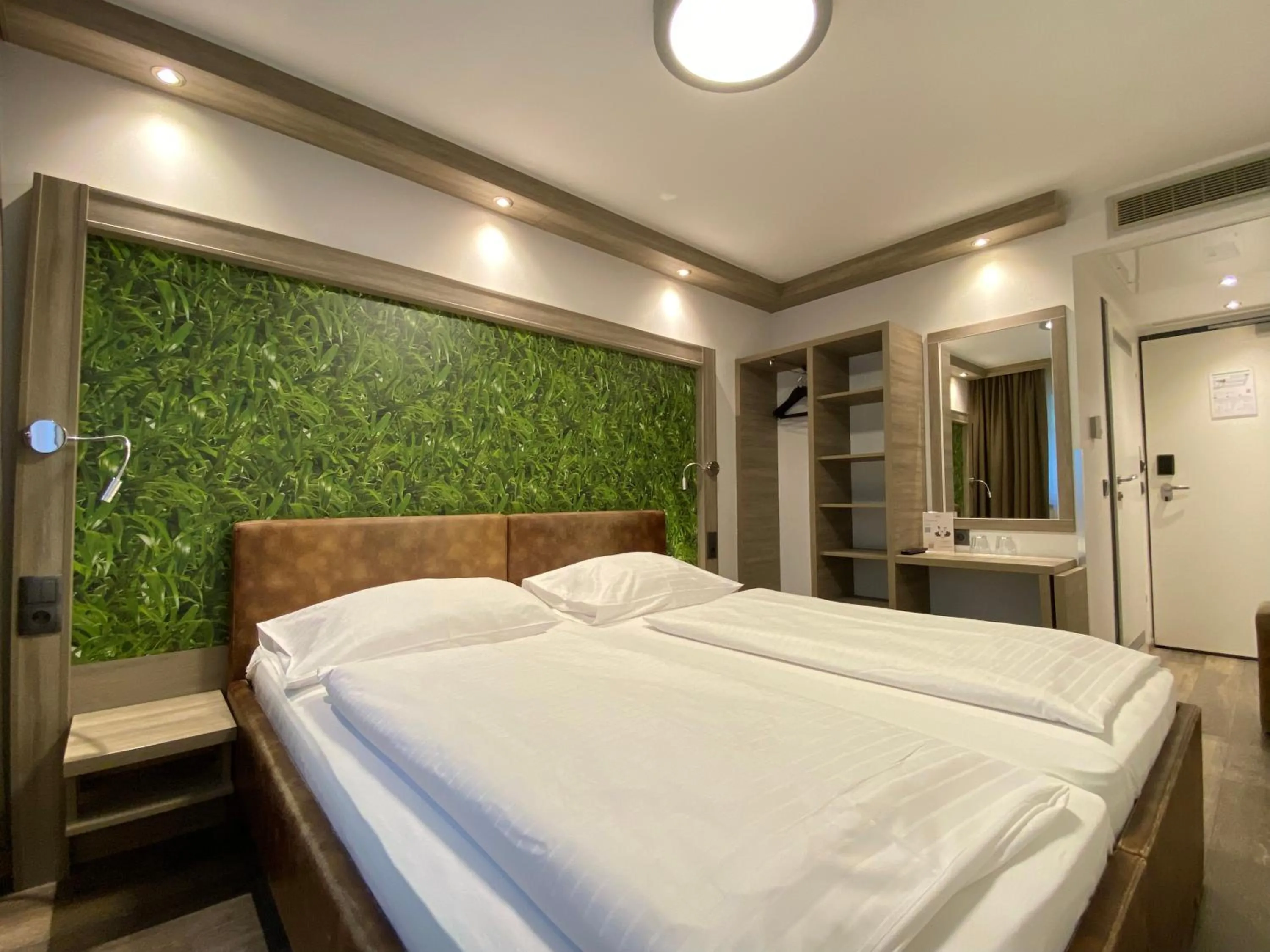 Bed in Smart Hotel Schönbrunn with free parking