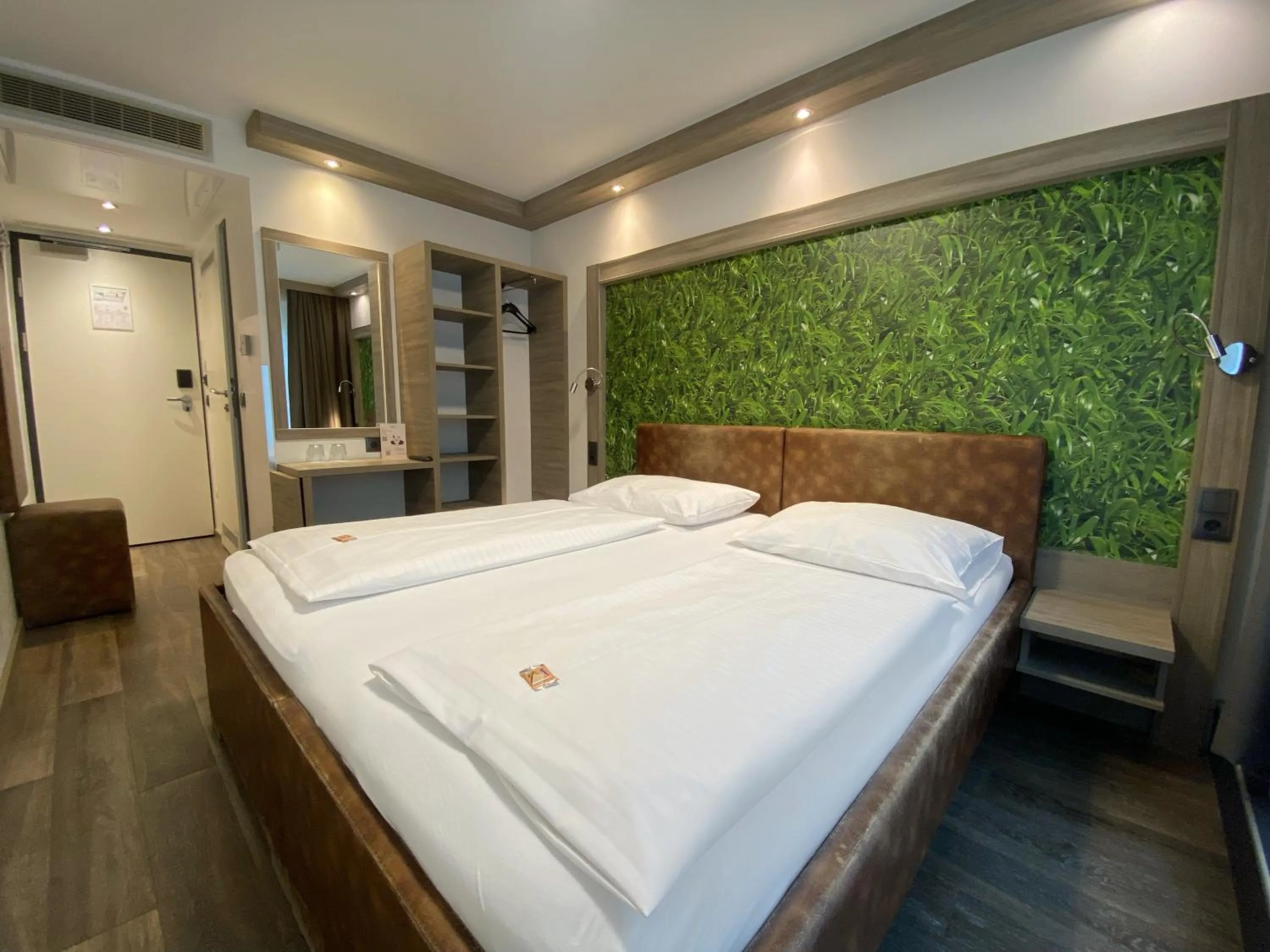 Bed in Smart Hotel Schönbrunn with free parking