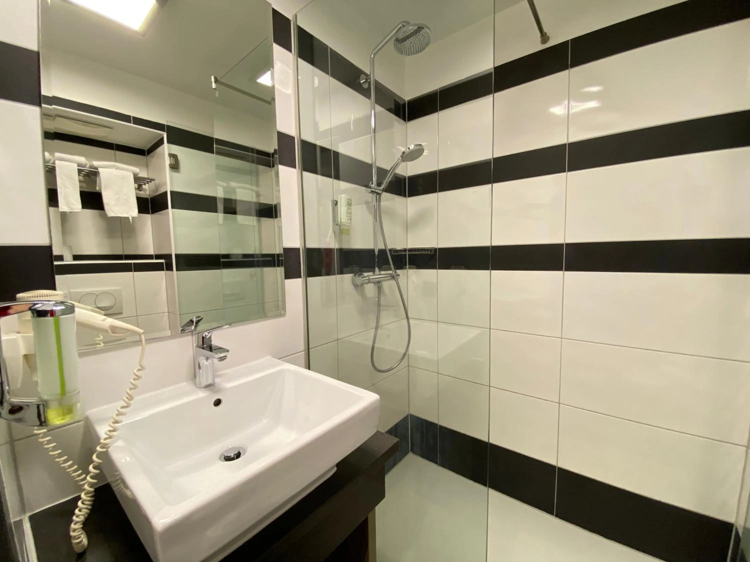 Smart Hotel Schönbrunn with free parking