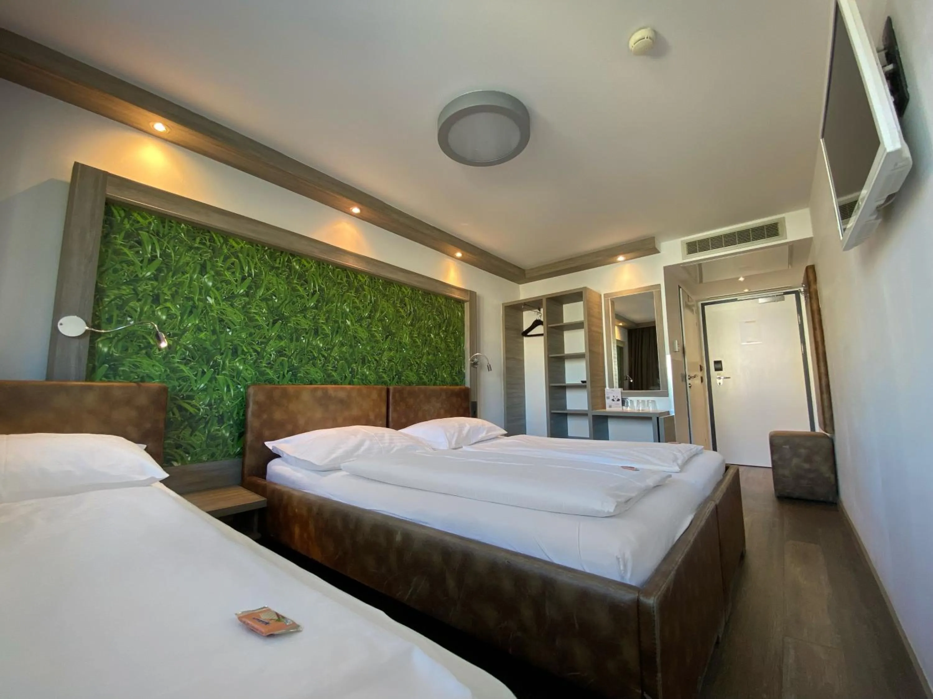 Bed in Smart Hotel Schönbrunn with free parking