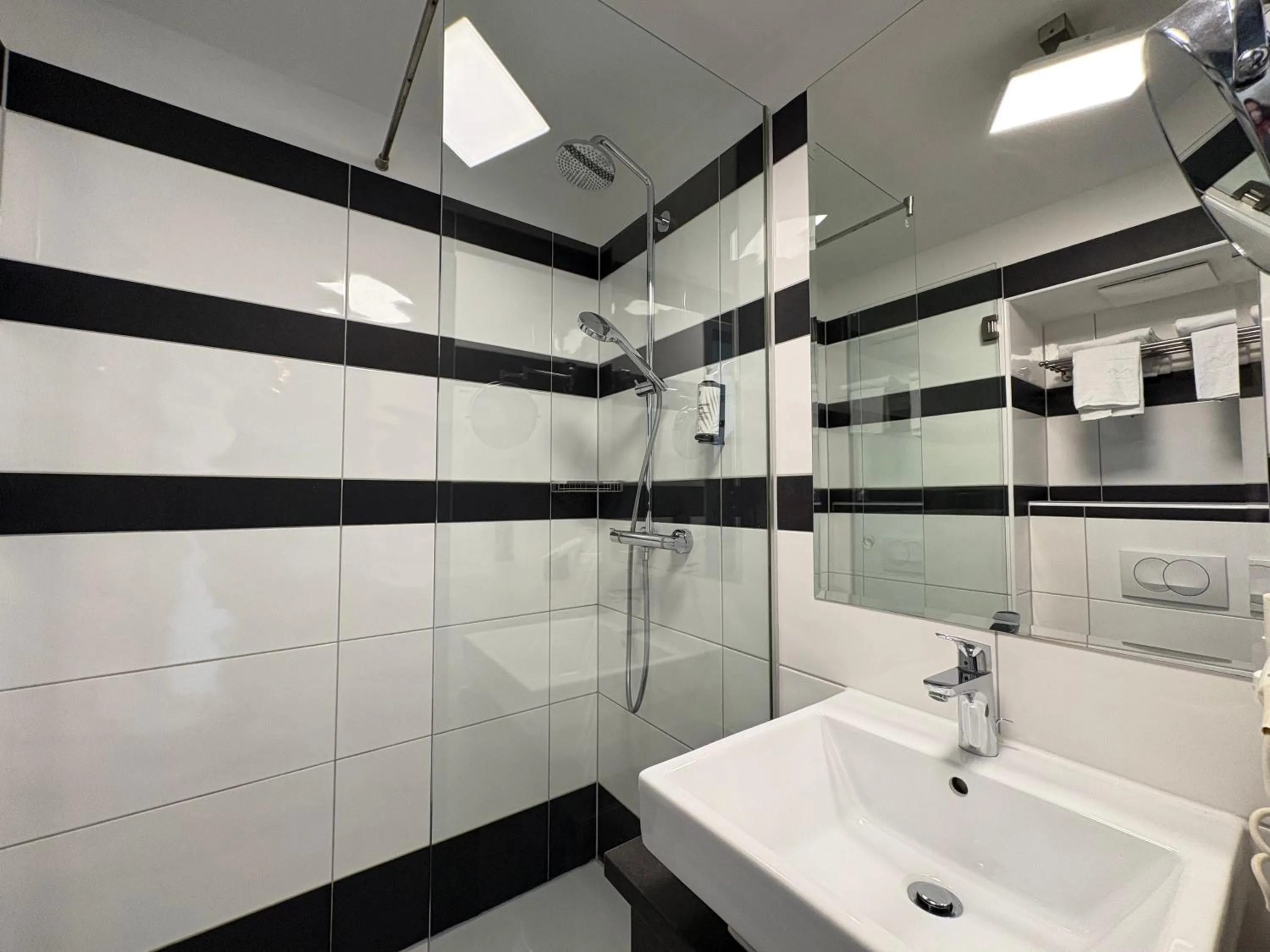 Smart Hotel Schönbrunn with free parking