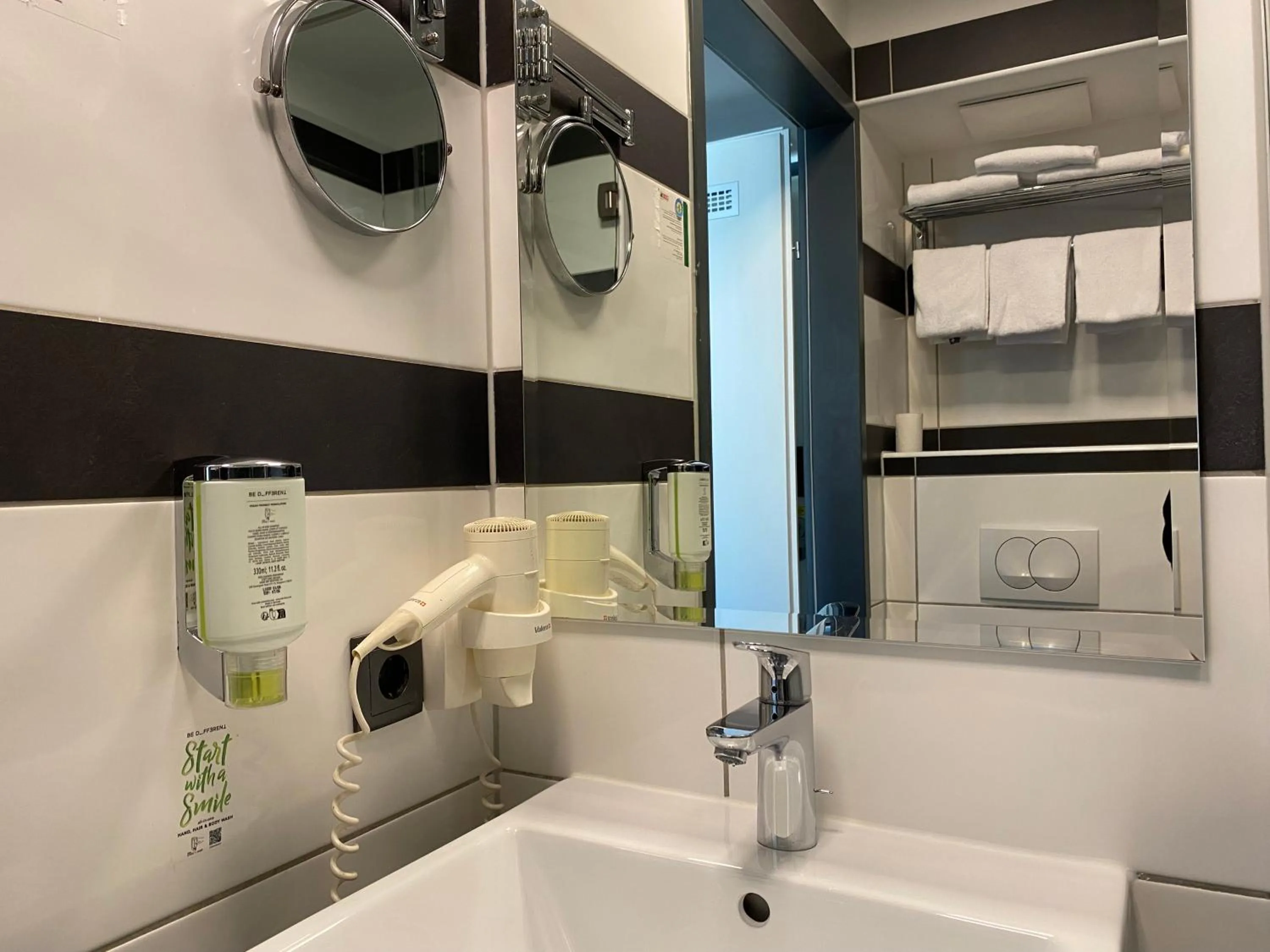 Smart Hotel Schönbrunn with free parking