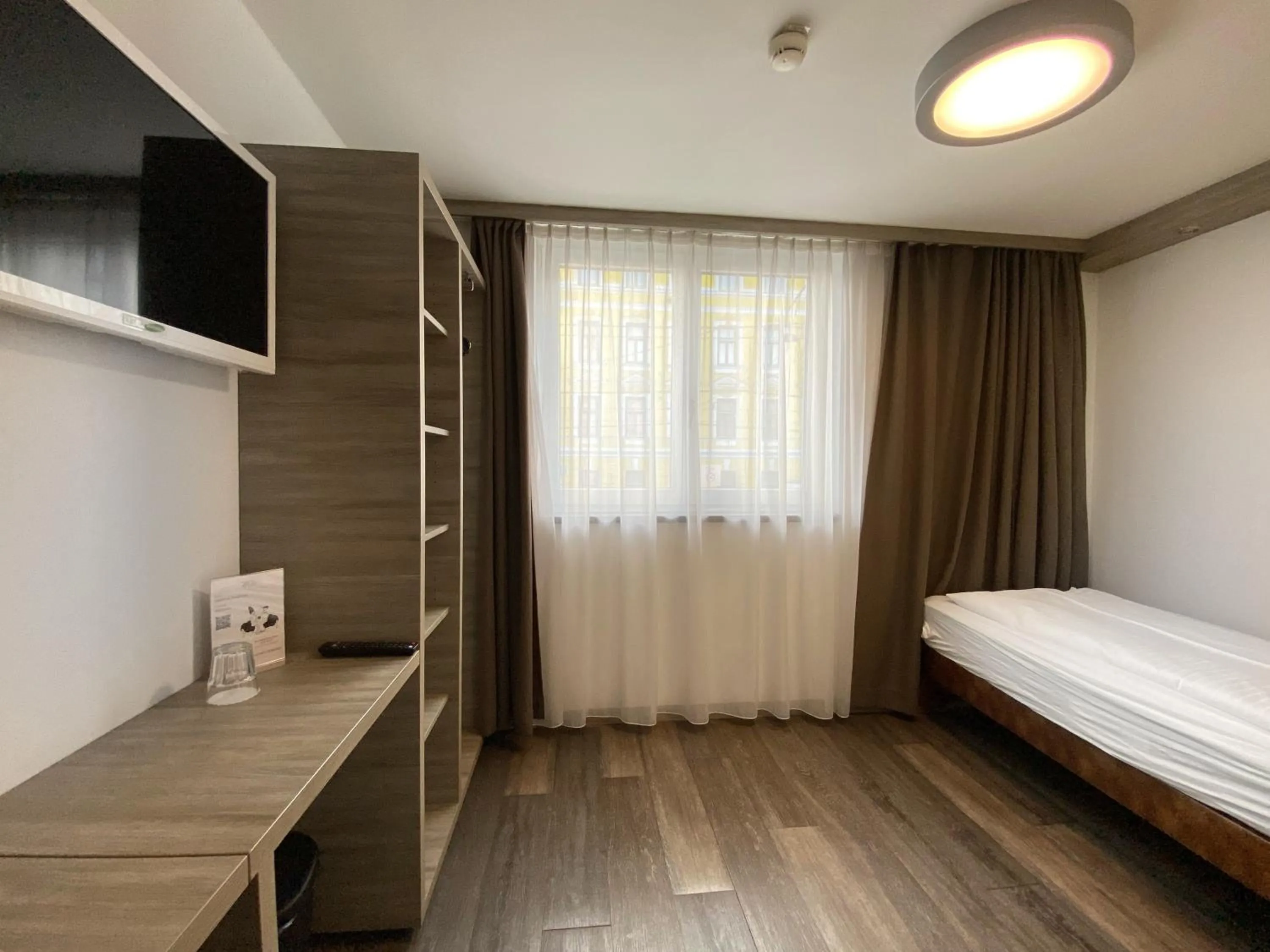 Bed in Smart Hotel Schönbrunn with free parking