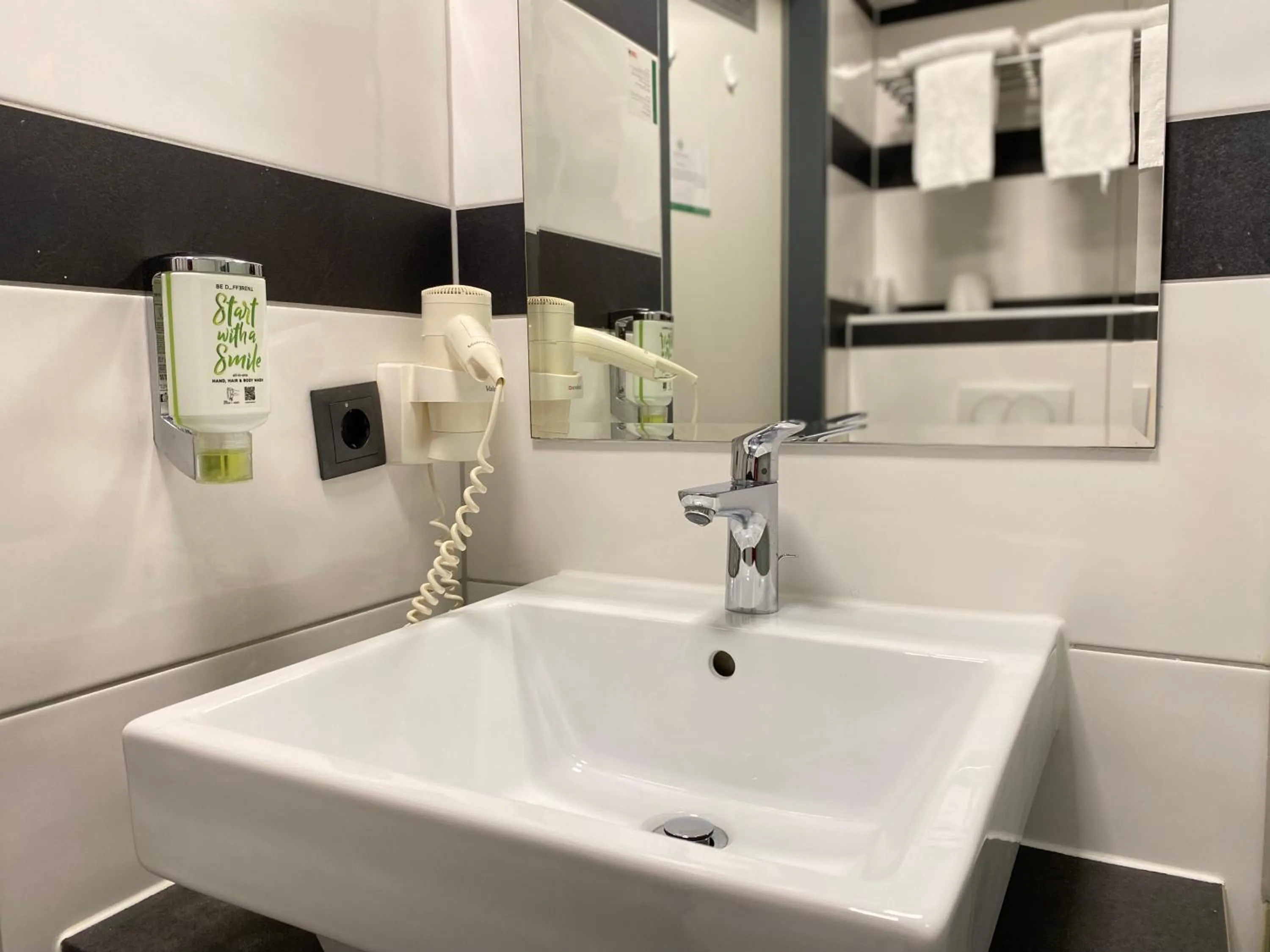 Smart Hotel Schönbrunn with free parking