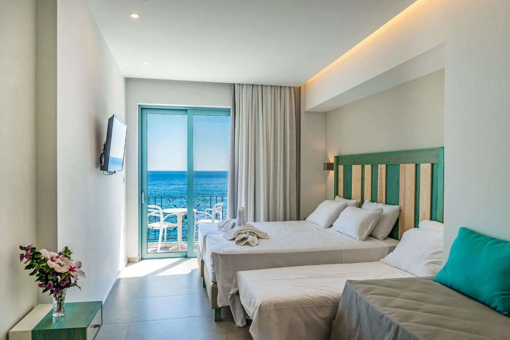 Bed in Samaria by the Sea