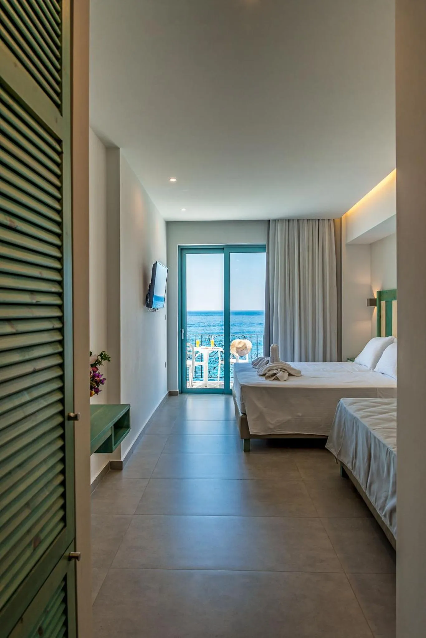 Photo of the whole room, Bed in Samaria by the Sea