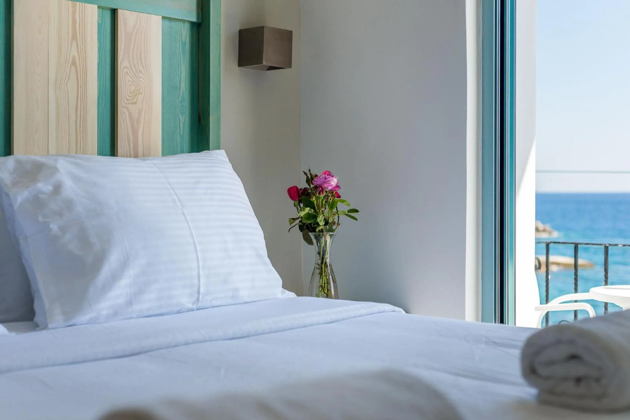 Bed in Samaria by the Sea